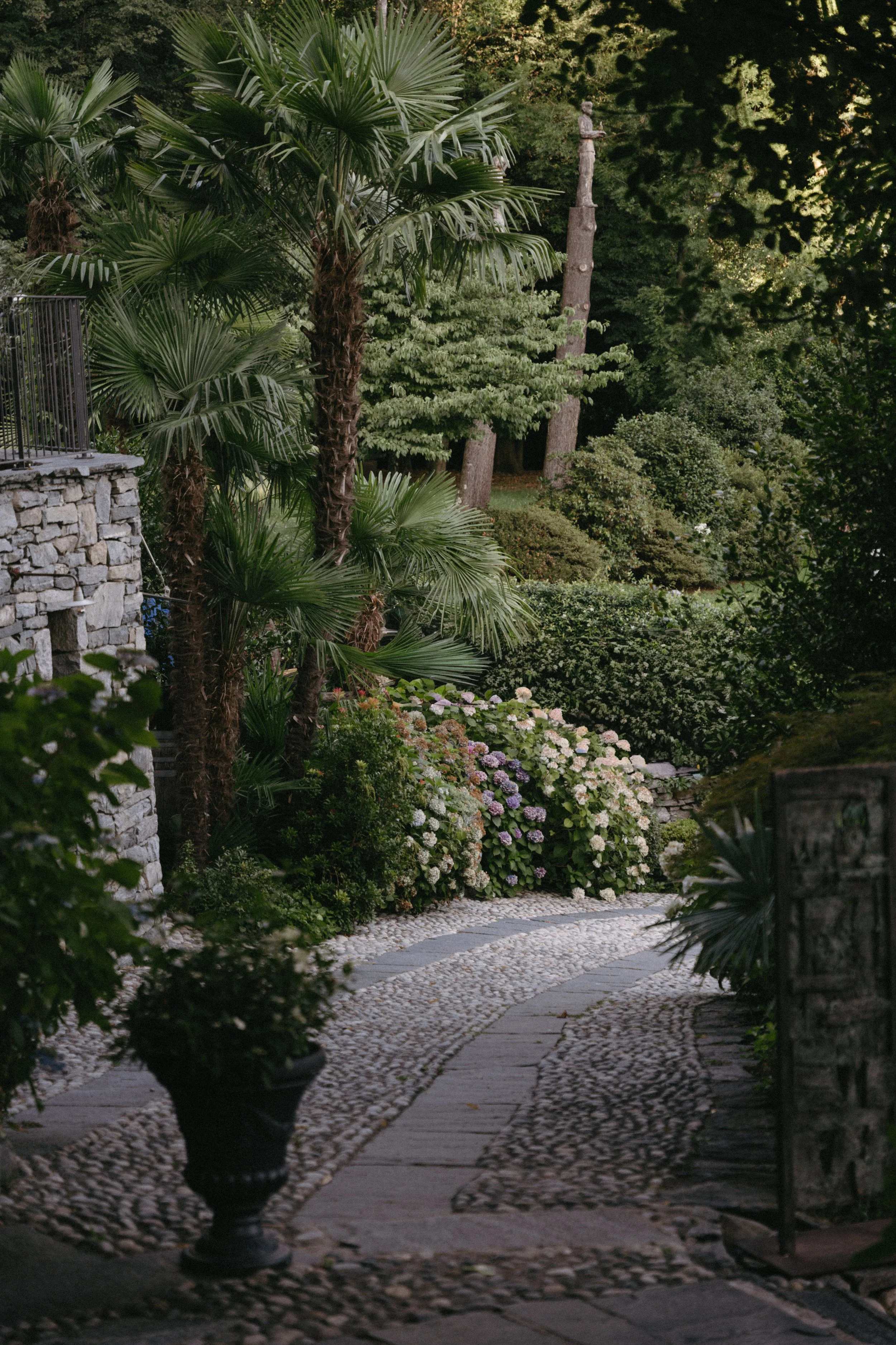 outdoor path leading to Ristorante Da Enzo in Tegna, Switzerland