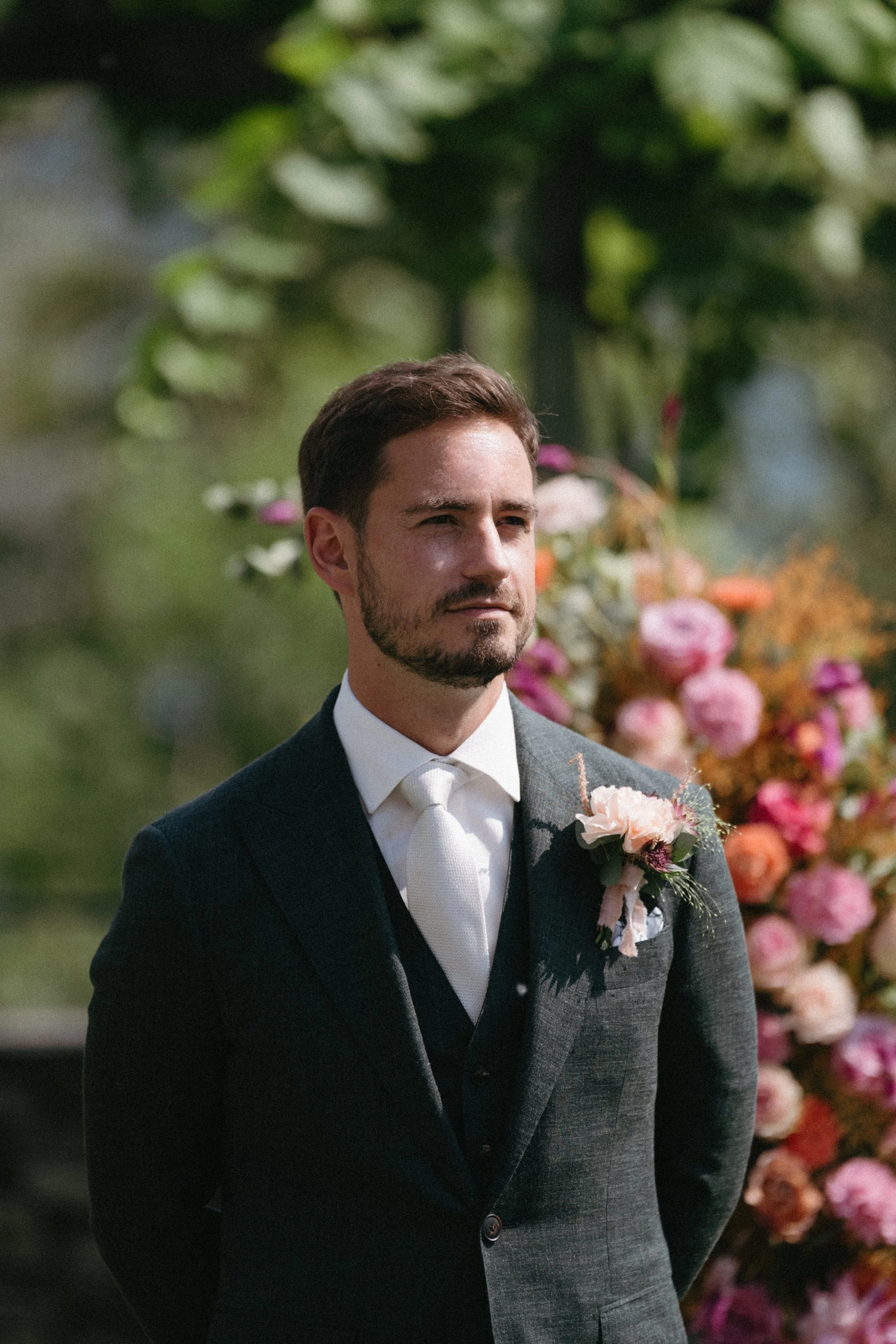 Groom beaming as he watches the bride approach at Villa San Quirico