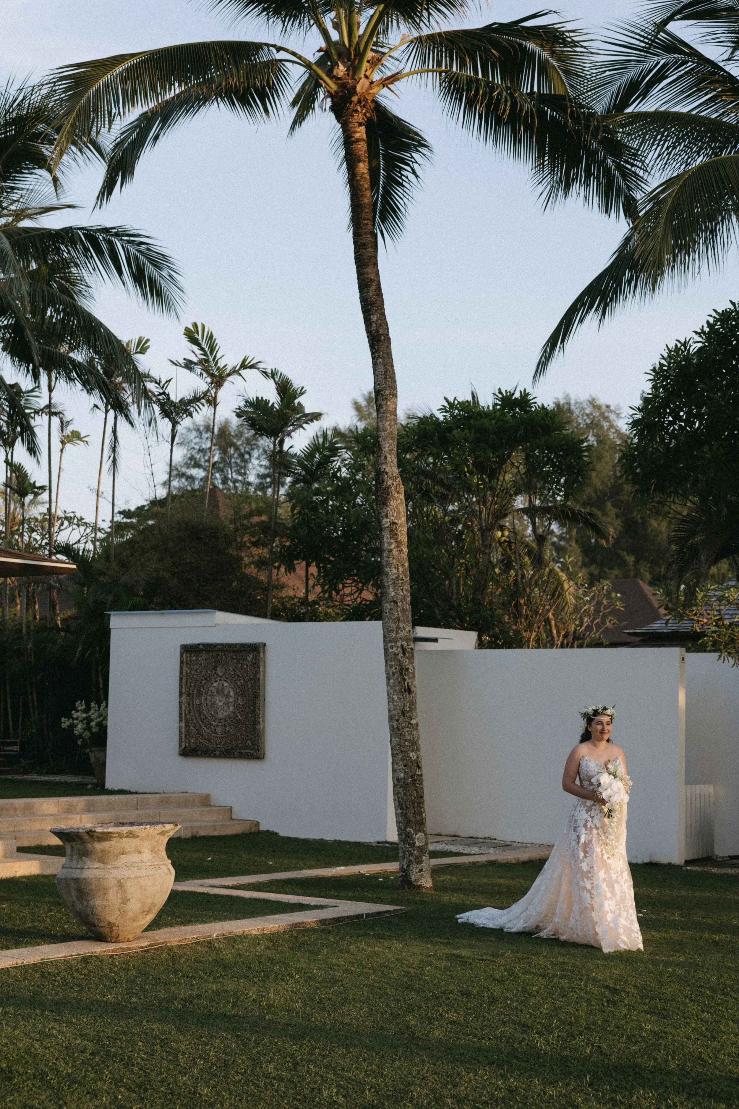 bride arriving for the western wedding ceremony at villa shanti 