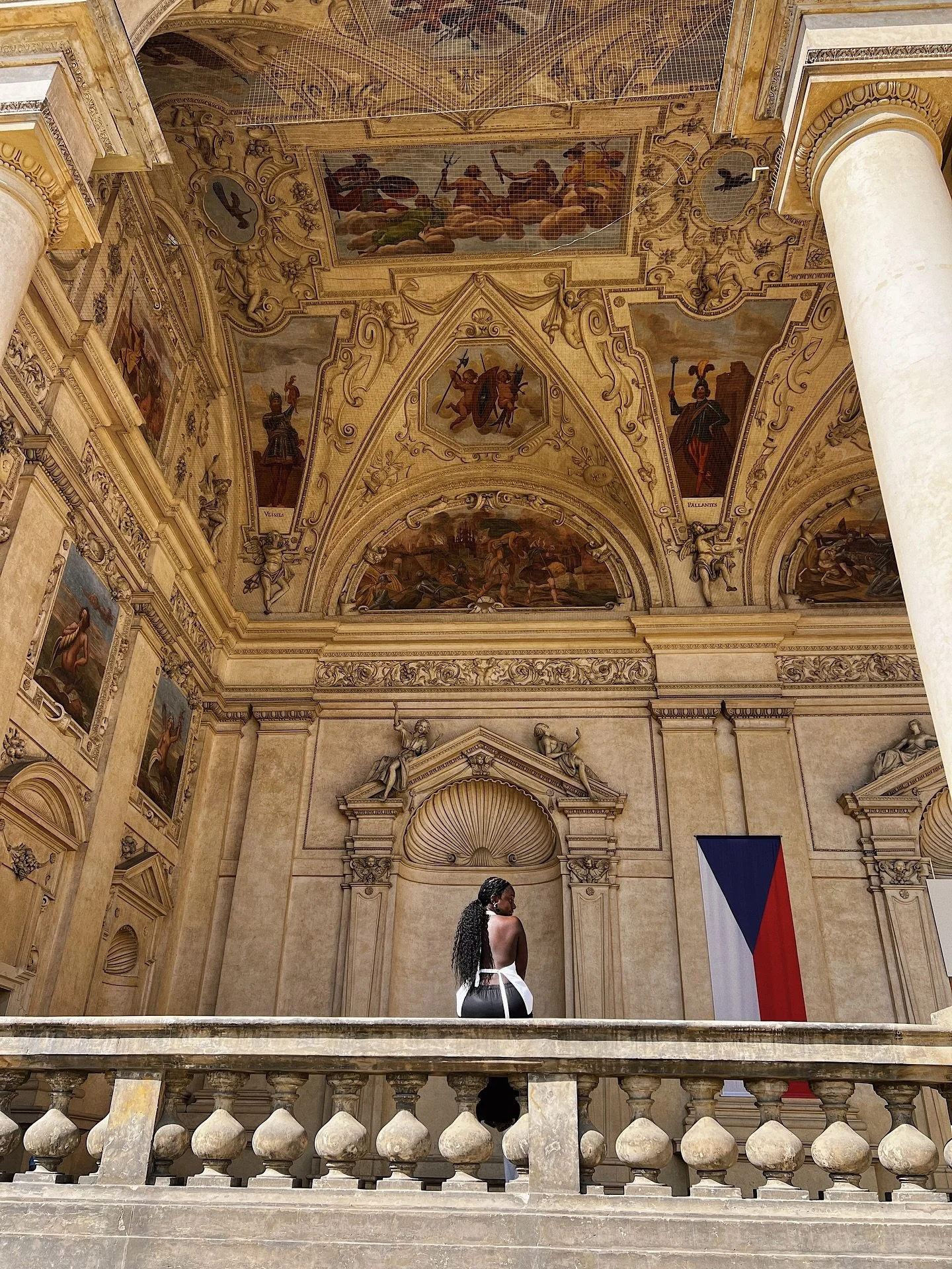 Photo dump here, travel dump on the blog 🇨🇿 www.bonjouritsbev.com