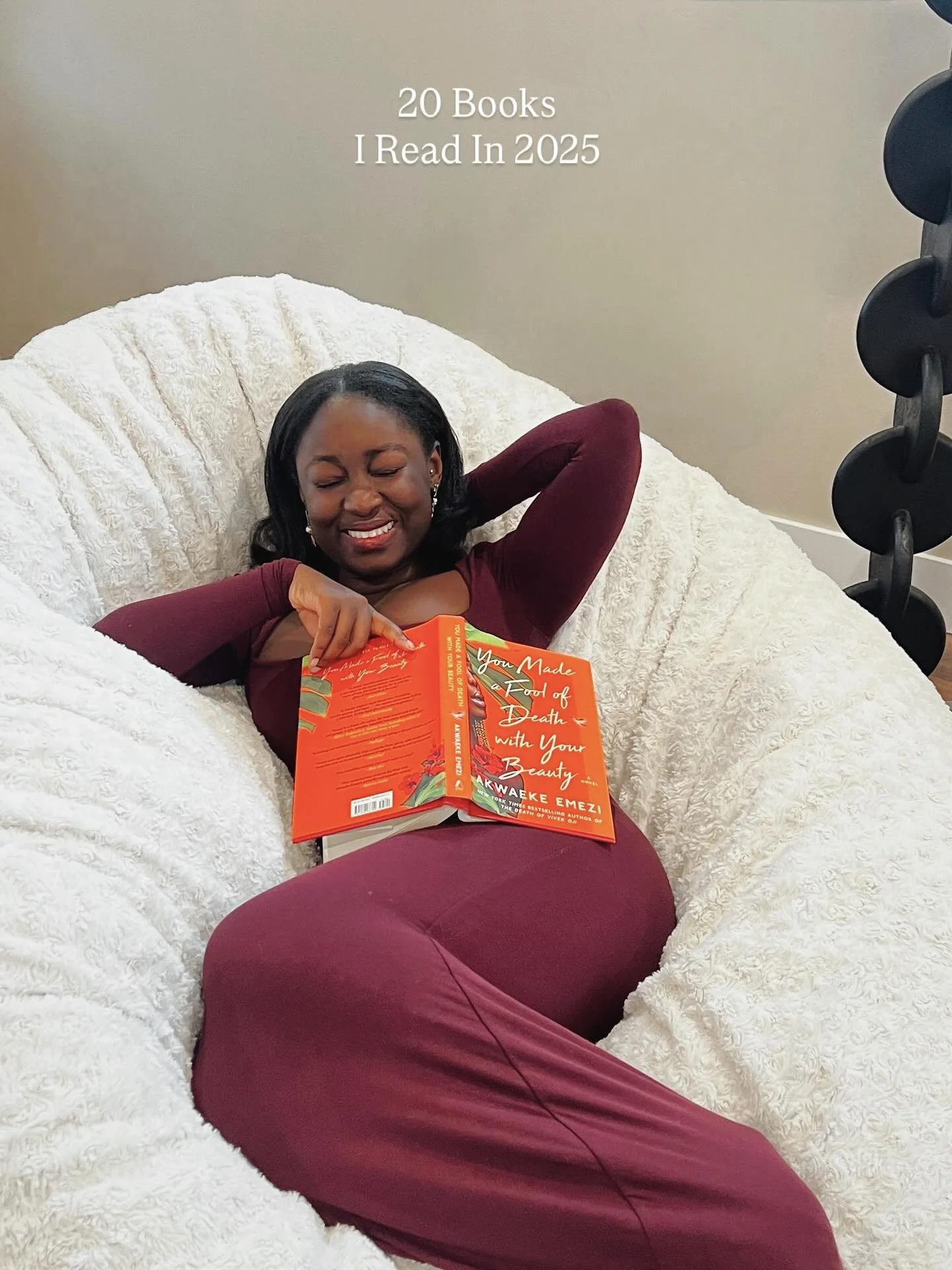 A girl and her books 📚
Sharing the 20 books I read in 2025 on the blog bonjouritsbev.com ✨

What&rsquo;s on your reading list for 2026? 

#bookgram #booktok #book #readinglife