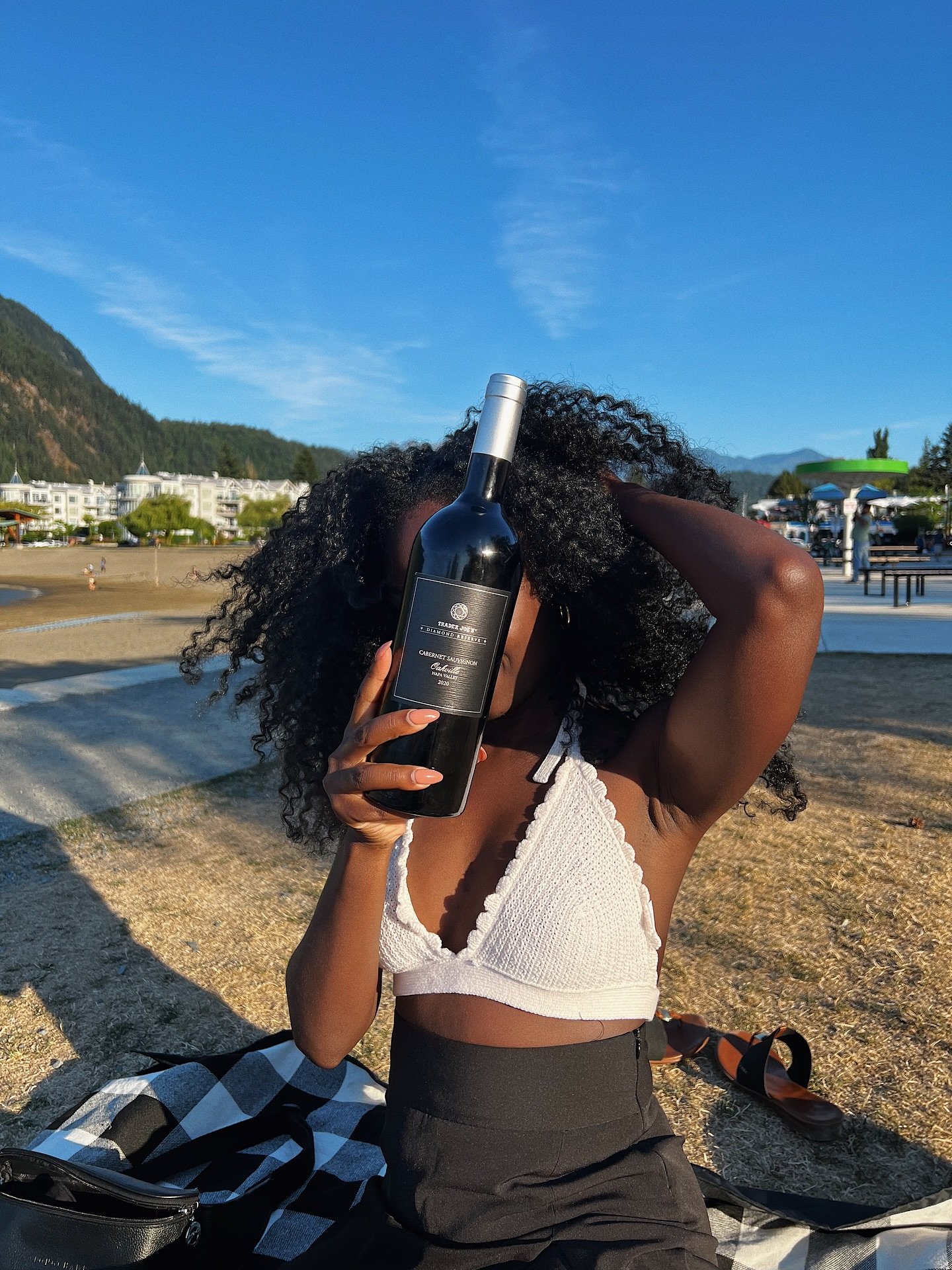Unwinding in Sasquatch, Canada 🇨🇦👣
 
A bottle of Trader Joe&rsquo;s Diamond Reserve Cabernet Sauvignon (Oakville Napa Valley 2020), fresh mountain air, and the most beautiful views to end the day. Sometimes simple moments like these are the best k