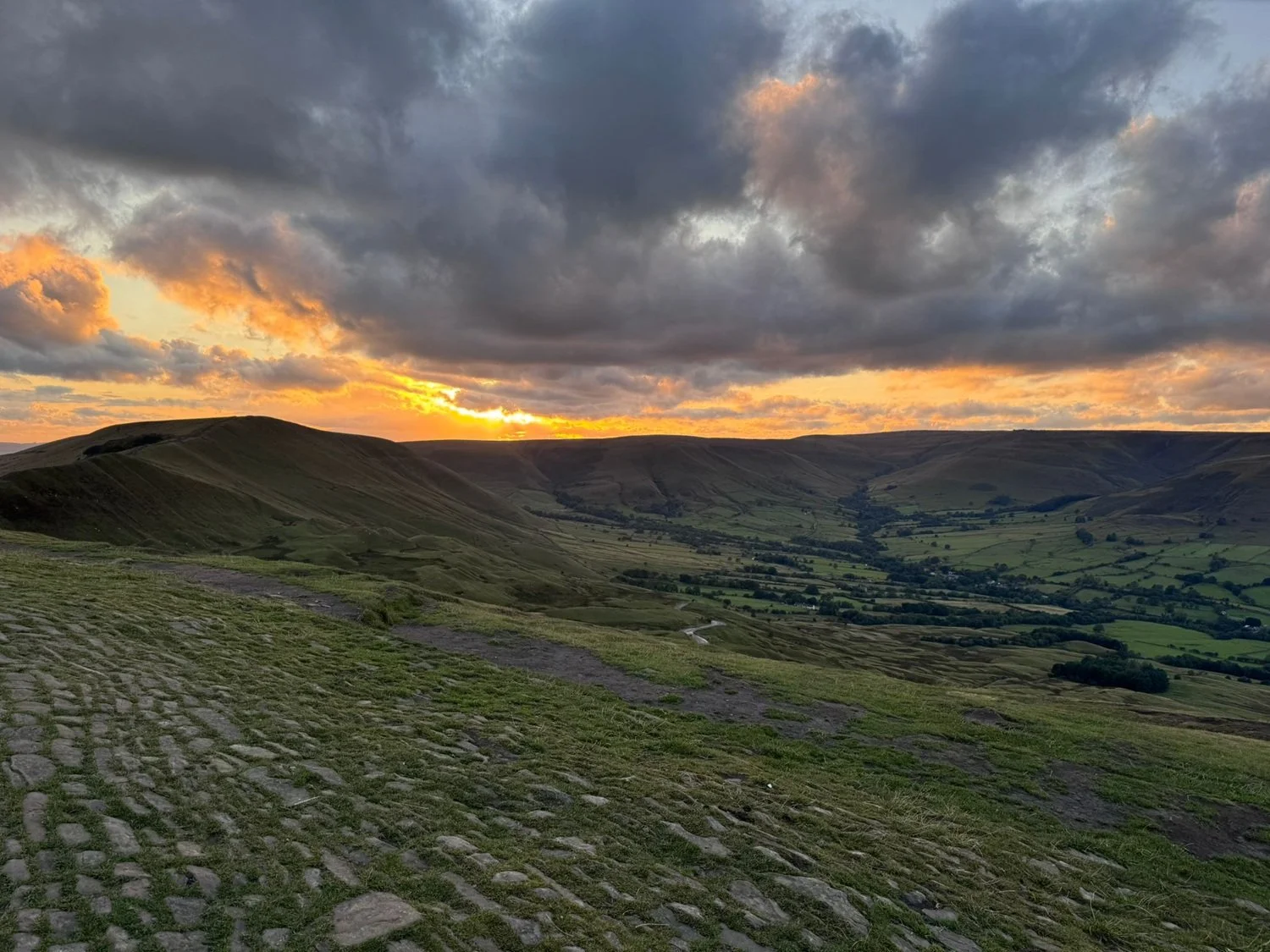 Mam Tor sunset over Edale Valley 4 Sept 2025 - by Andy Loizou