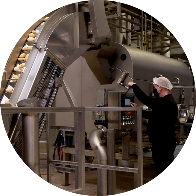 potato chips line with B1 PEF system and an operator at the touch display