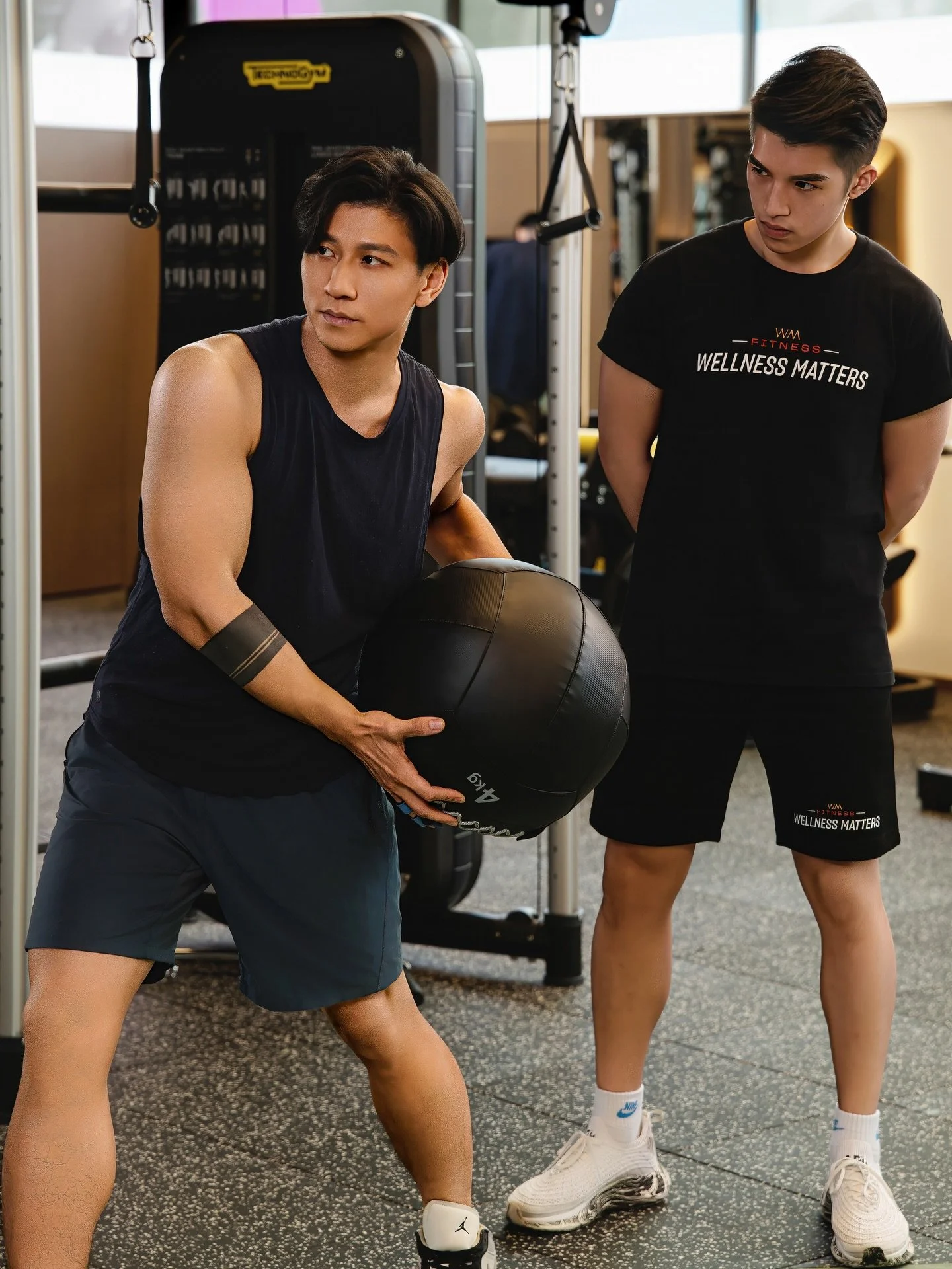 💪 Every Detail. Every Movement. Every Goal. 每個細節。每個動作。每個目標。
Our trainers watch closely - perfecting your form, adjusting your plan, guiding you to exactly where you want to be.
This is personalized training done right.