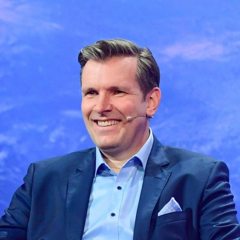 Prof. Dr. Willy Legrand The Long Run