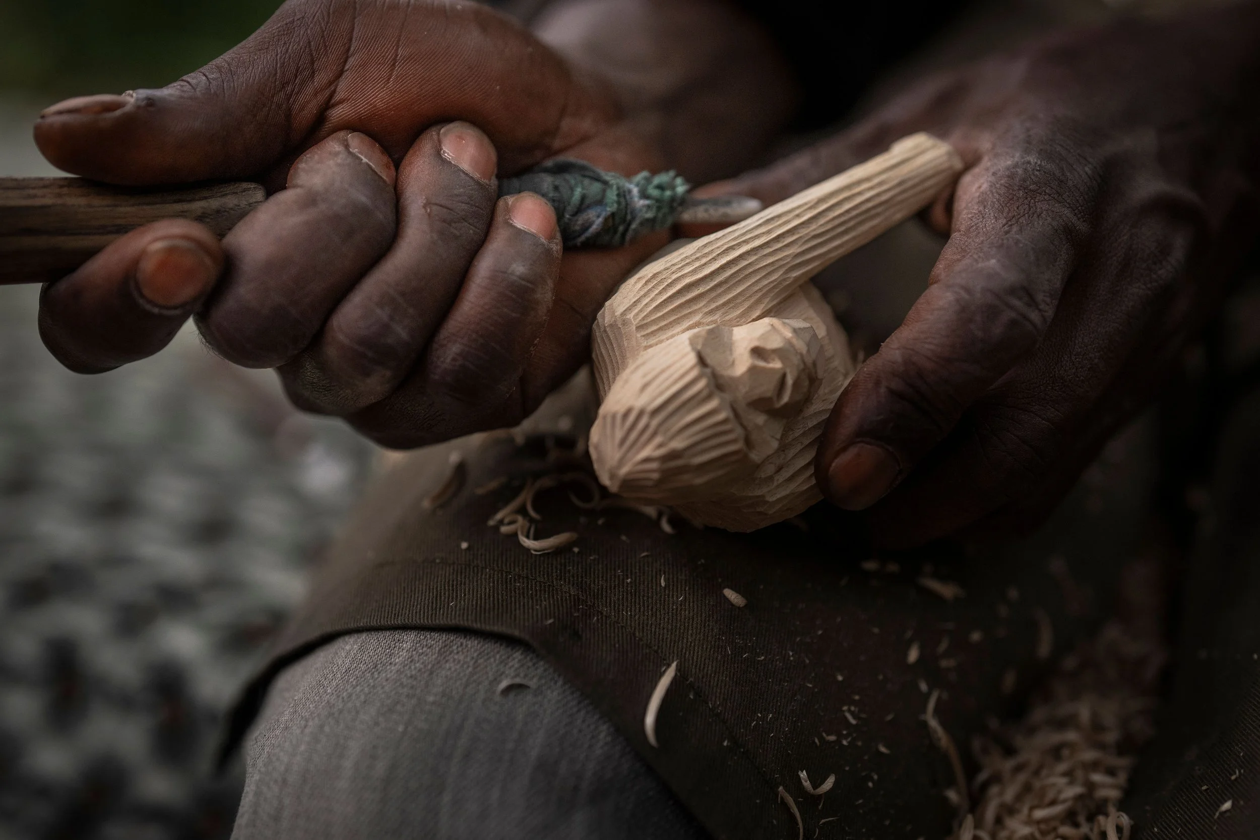 VolcanoesNationalPark_AkaraboNurseryandGarden_Artisian_WoodCarver_RossCouper_A1_09494.jpg