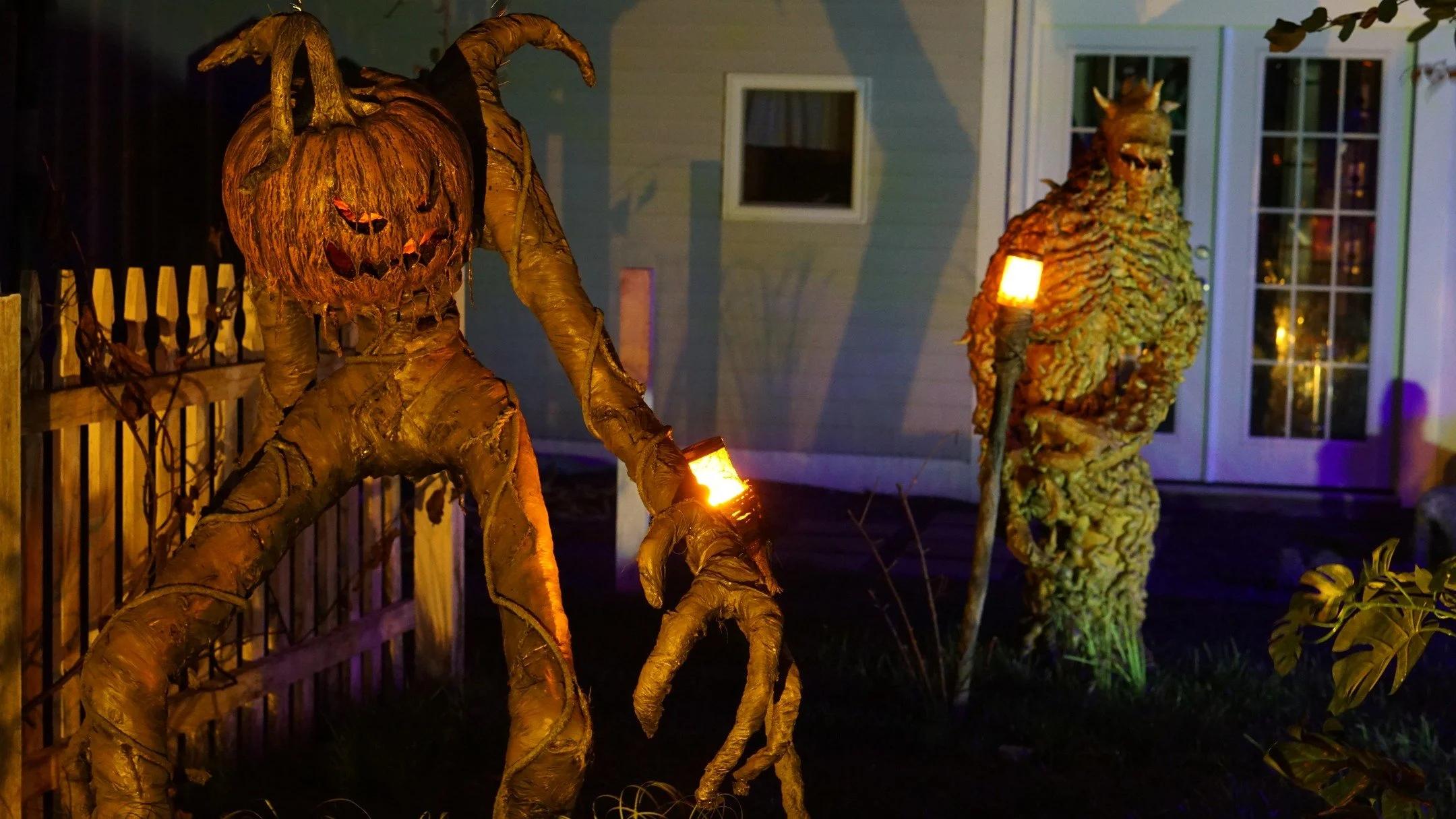 Gourdie Returns 
#halloween #homehaunt #homehaunter #yardhaunt #yardhaunter #halloweendecor #halloweendecorations #hauntpodcast #hauntcast #halloweendecoration #hauntedattractions #hauntedattraction #spookyseason #maker #makers #propbuilding #trickor