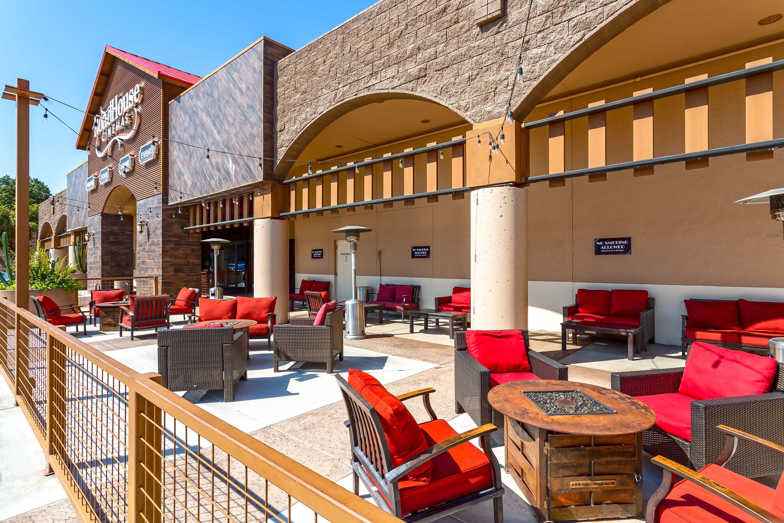RoadHouse Ext - 05.jpg