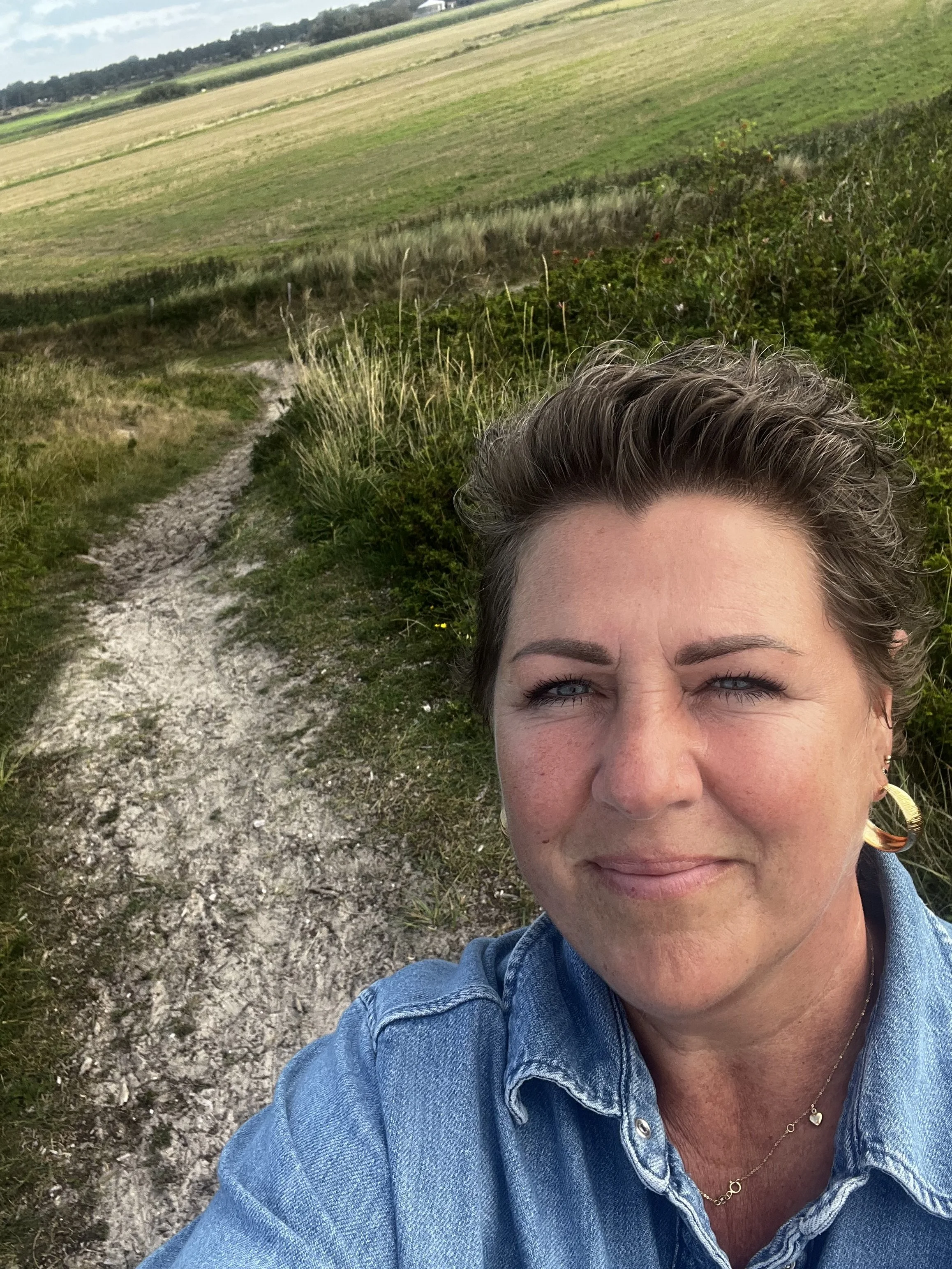 Bianca, vrouwencoach, in de duinen, kaat-coaching