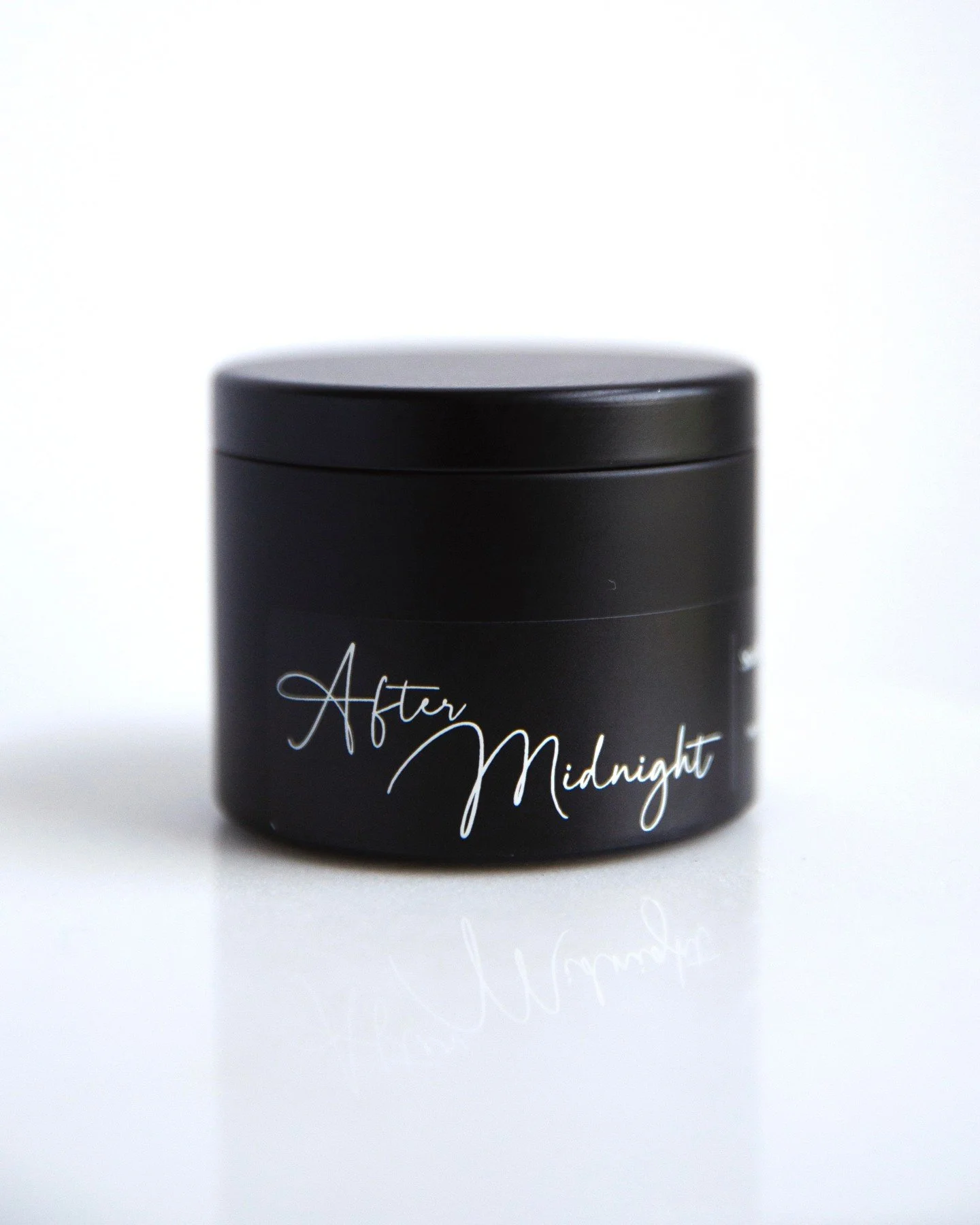 After midnight hits different.⁠ 🖤⁠
⁠
Warm amber, citrusy clementine, and a hint of oak moss&mdash;this is your late-night ritual, bottled in a flame. Small but addictive, the After Midnight tester is your excuse to set the mood&hellip; without commi