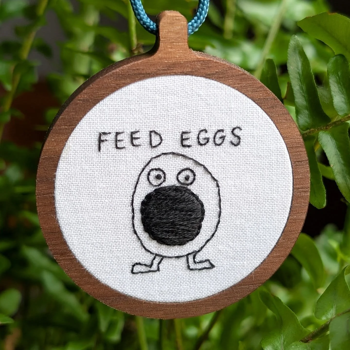 A silly ornament for our friend Jeff! 🥚 Carved in walnut.
@ithinkyoushouldreel 

.
.
.
.
.
.
.
.
.
#ithinkyoushouldleave #ithinkyoushouldleavewithtimrobinson #ithinkyoushouldleavememes #ityslmemes #itysl #ityslquotes #ityslfanart #ityslsketches #fee