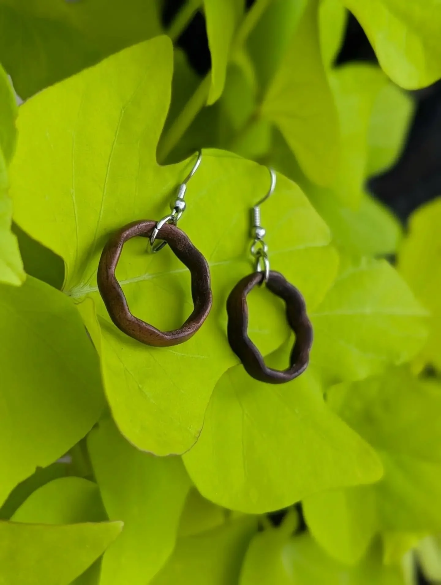 As Ross Geller taught us: when you feel stuck, PIVOT. 👇

A while back, we started crafting wooden rings. People loved the look, but wood can be a fickle friend. For the rings to feel comfortable, they needed to be thinly carved, which made them even