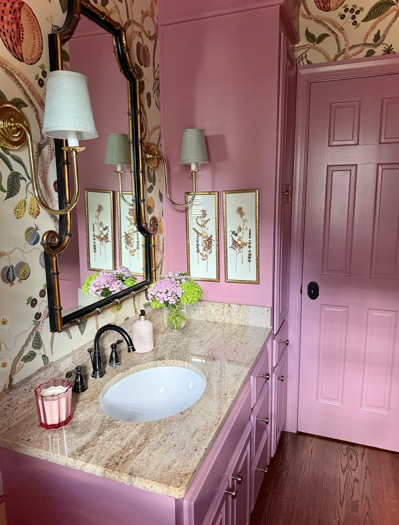 A transformation for the ages! 💗

Providence Park project from this past Fall in Charlotte, NC. Very fun upgrade in this Powder Bath! 

.

.

.

.

#InteriorDesign #HomeDesign #HomeInteriors #EmilyVirginiaDesign #PowderBath #bathroominspo #DesignDet