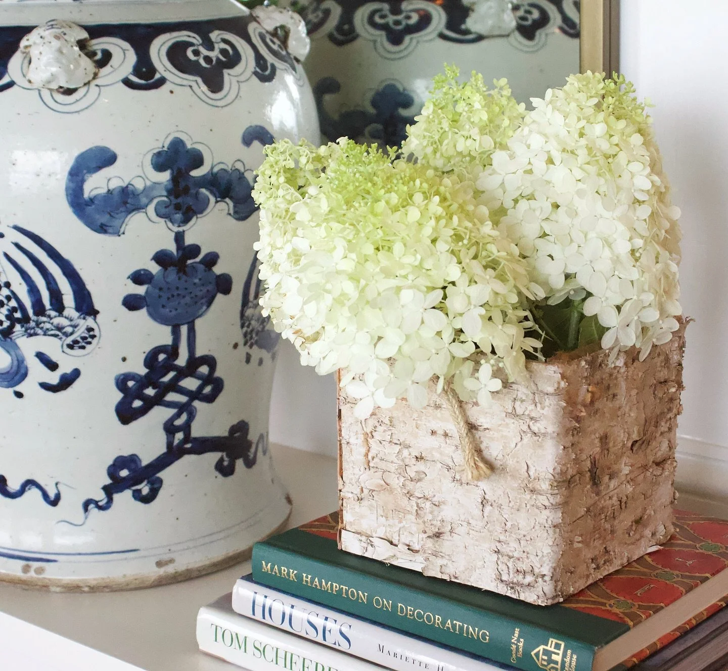 En route to Spring ☀️ #emilyvirginiadesign #interiordesign #interiorstyling #accessories #chinoiserie