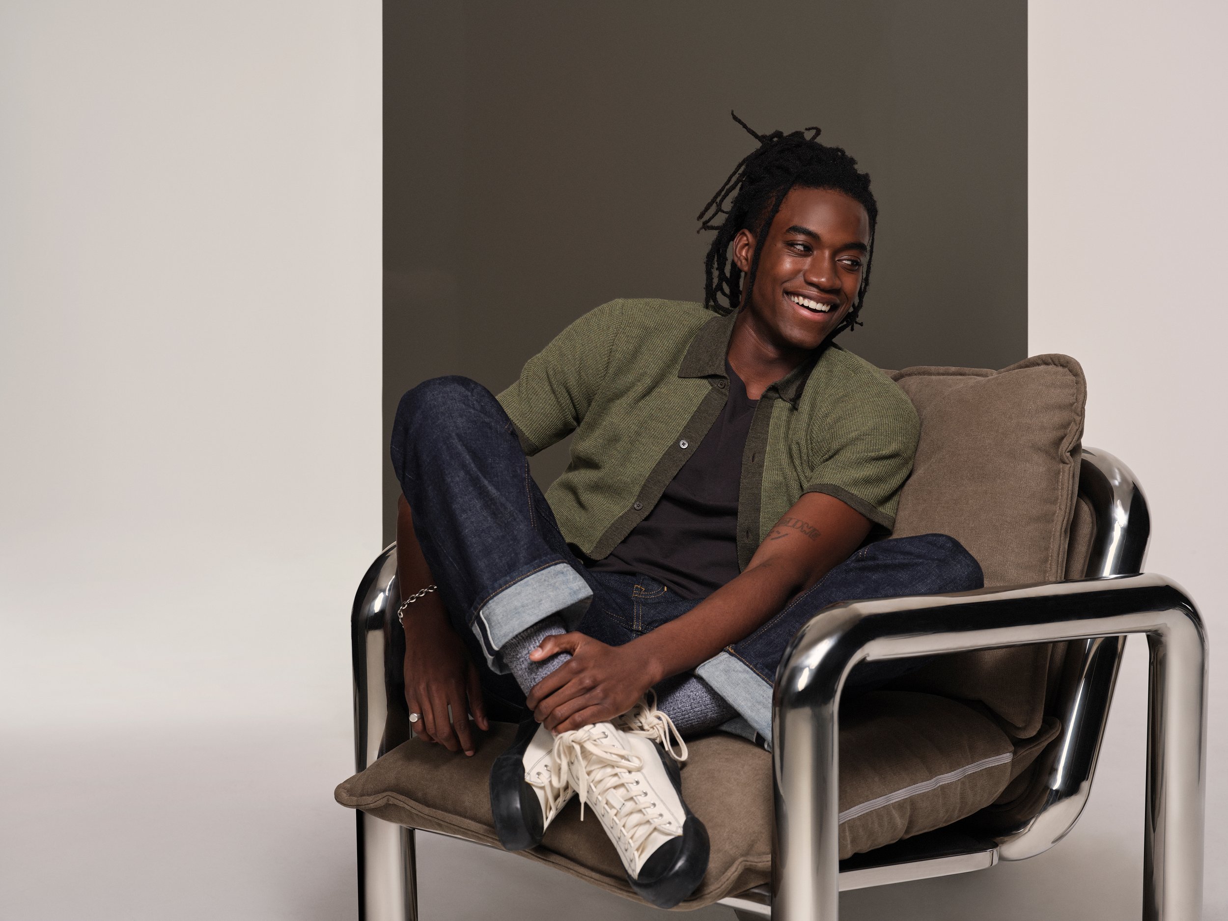 BNBS_HOL23-JAN-REFR ESH_SHOT12_KNIT-POLO _SELVEDGE-JEANS_HAR RINGTON_1968.jpg