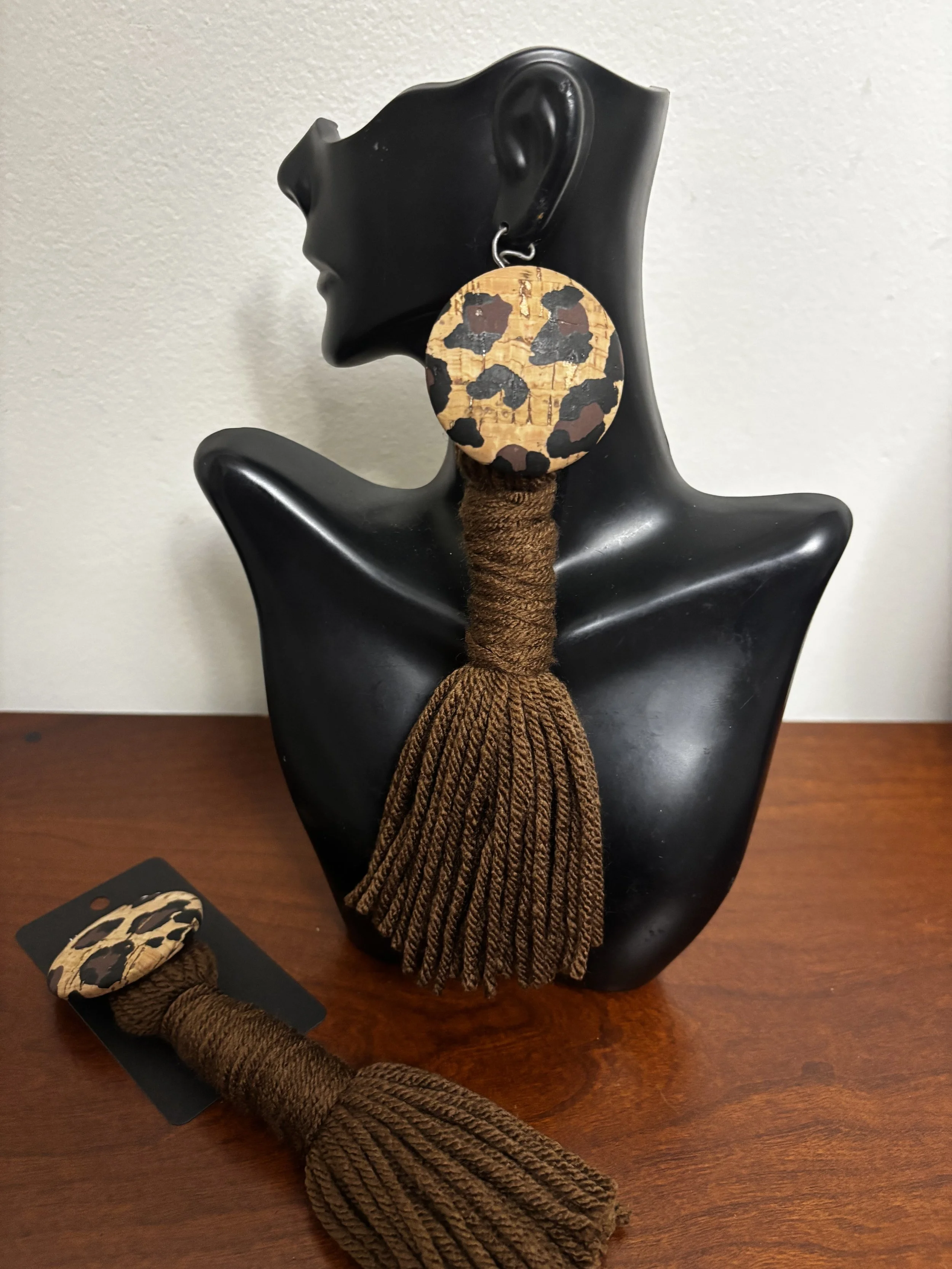 Leapord button tassels