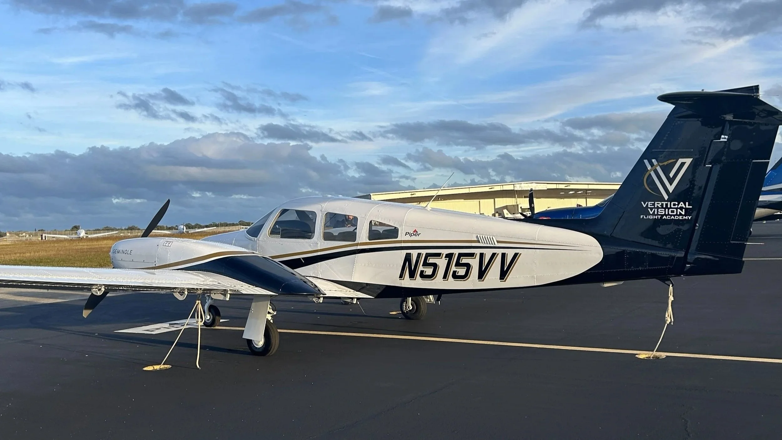 N515VV Piper Seminole on the ramp at sunrise at KDSM