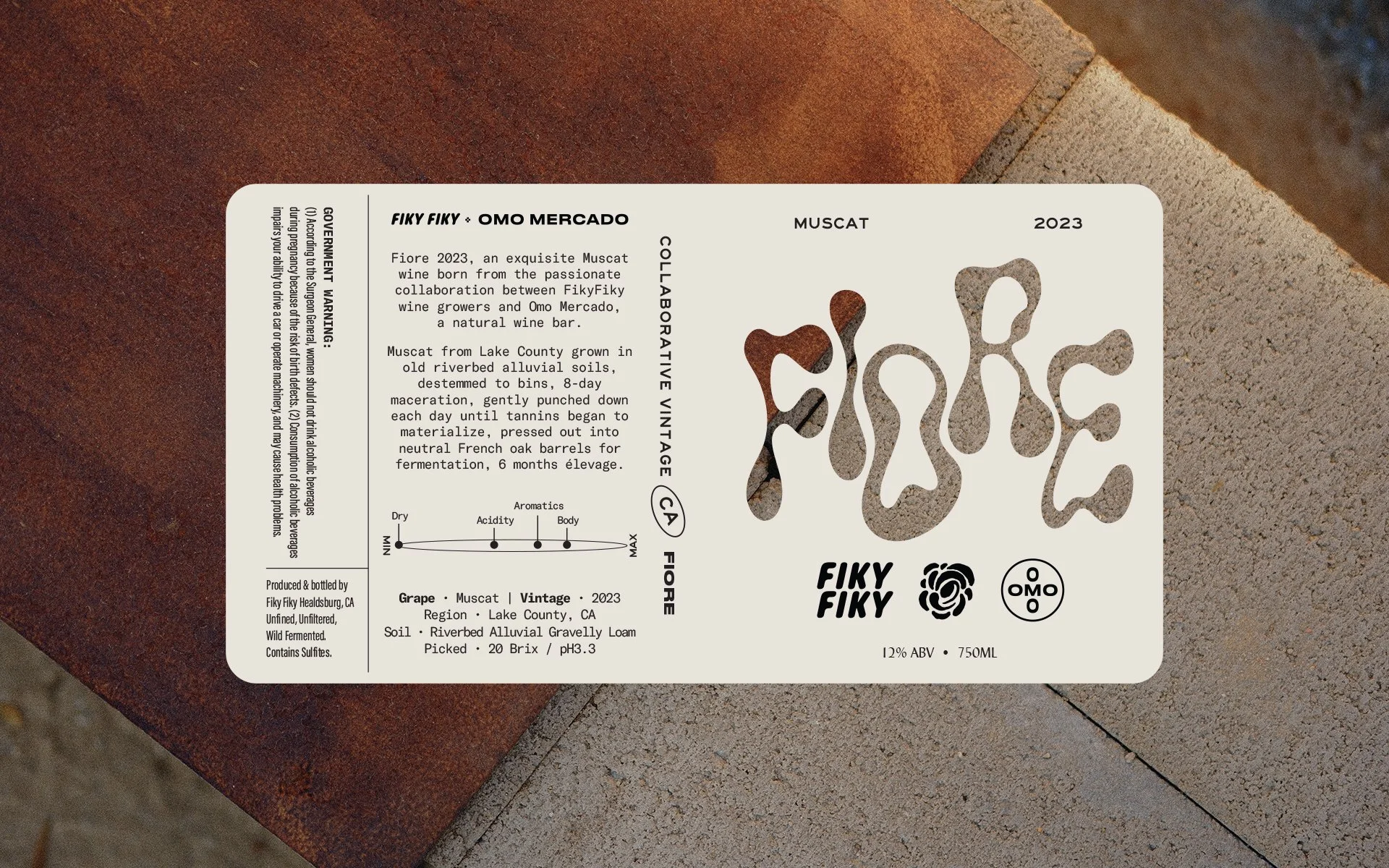 Fiky Fiky natural orange wine bottle with abstract label design at Omo Mercado