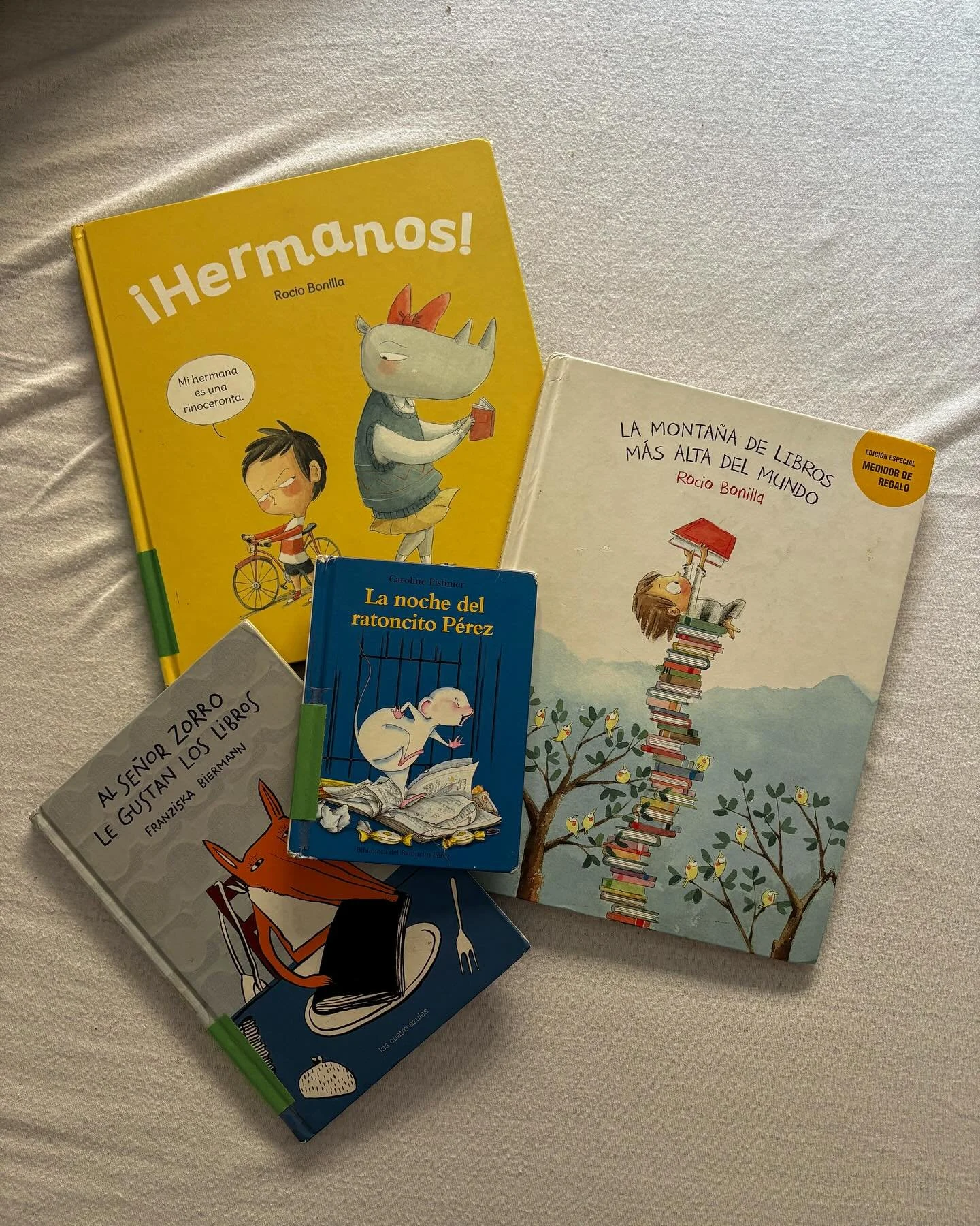 5/52

Jakim cudem zaczęliśmy tydzień 11 a ja utknęłam gdzieś na 5?

1. Uwielbiam obserwować jak wybiera nowe książki z biblioteki
2.Kawa bez kofeiny ale chociaż wygląda jak prawdziwa
3.Jej pierwsza wycieczka ze znajomymi do kina #wzrusz 
4.Ona w kini