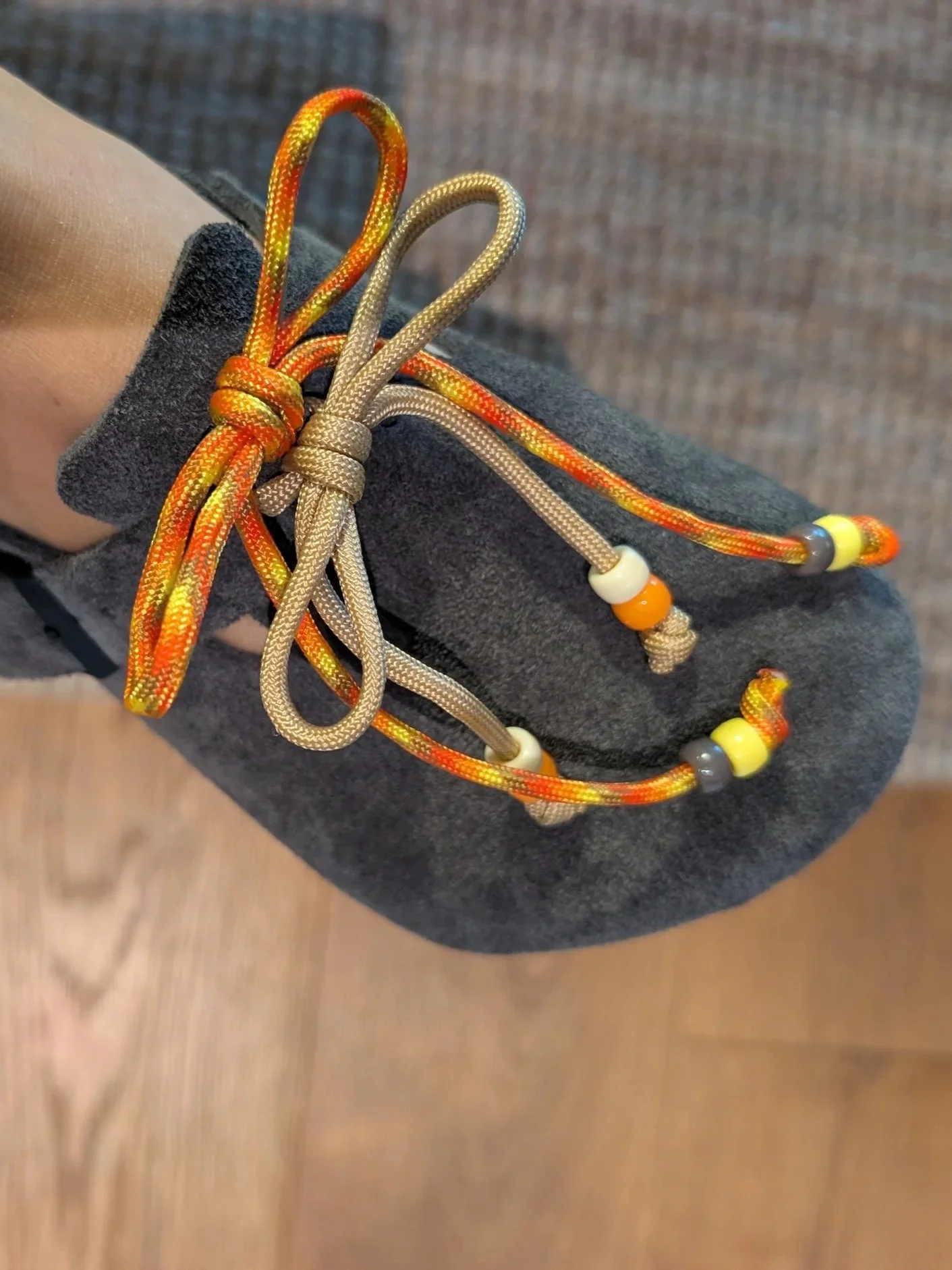 Birkenstock Boston mit zwei Bändel und Perlen DIY Pimp my Birkenstock