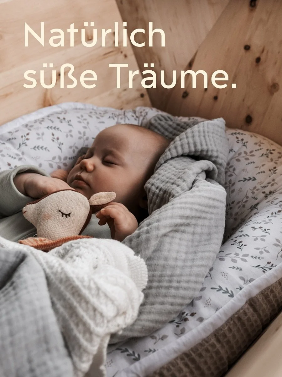 Wo Natur auf Liebe trifft.
F&uuml;r die s&uuml;&szlig;esten Tr&auml;ume.

🌿 100% Zirbenholz aus den Alpen
🤱 Sanfte Schaukelbewegungen
🌡️ Perfekte Temperaturregulierung
💤 Antibakterielle Wirkung

⏩️ F&uuml;r mehr Infos nach links wischen ⏩️
oder u