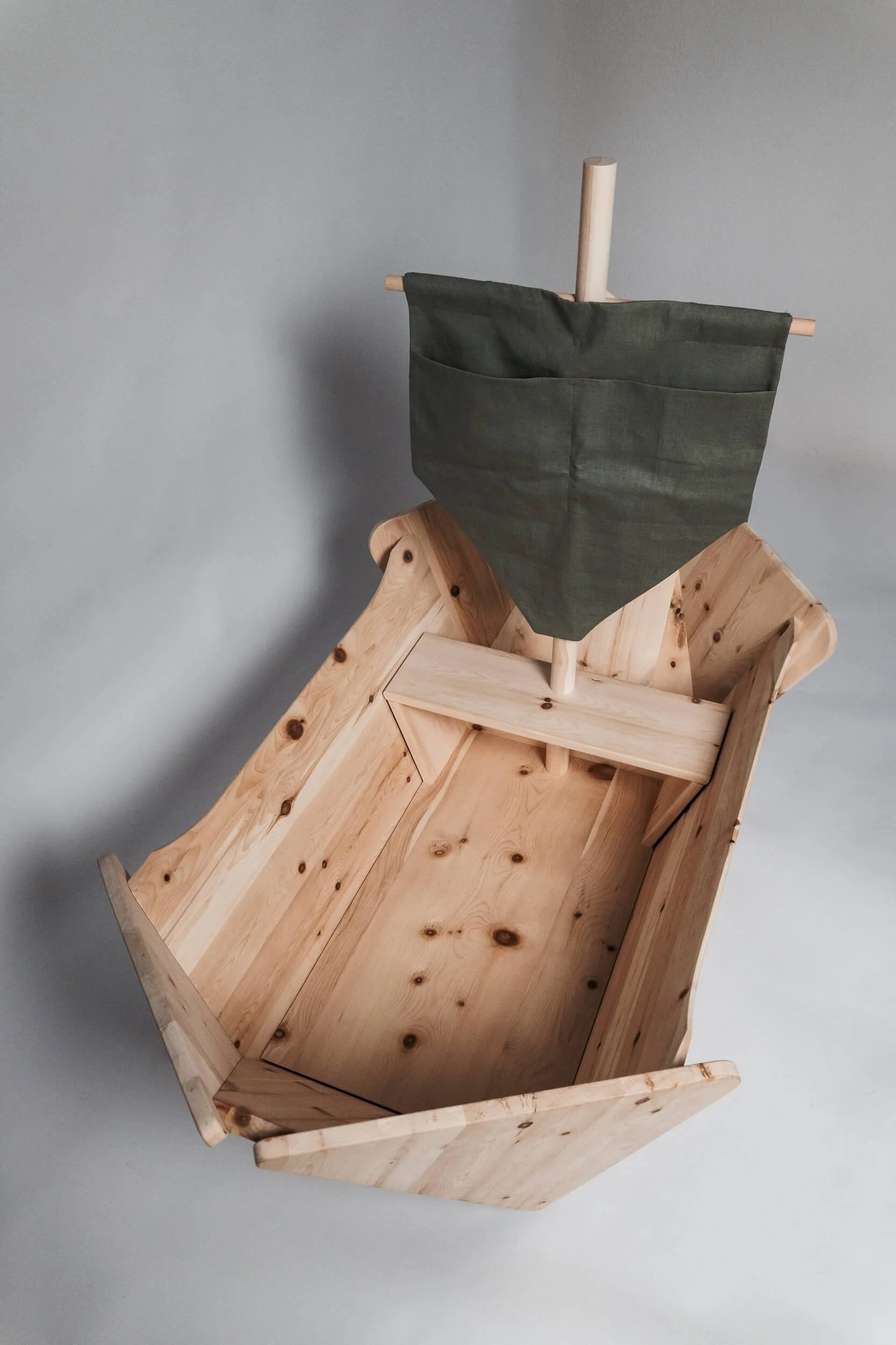 kindermoebel-spielschiff-holz-natur-oben-wiegenliebe..jpg