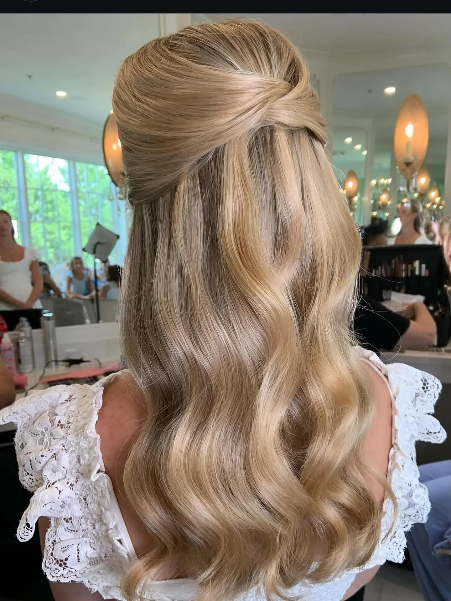 Half-up, half-down styles are having their moment &mdash; and for good reason. ✨ This look gives you the best of both worlds: the softness and movement of loose waves with the polish and structure of an updo. It&rsquo;s timeless, romantic, and flatte