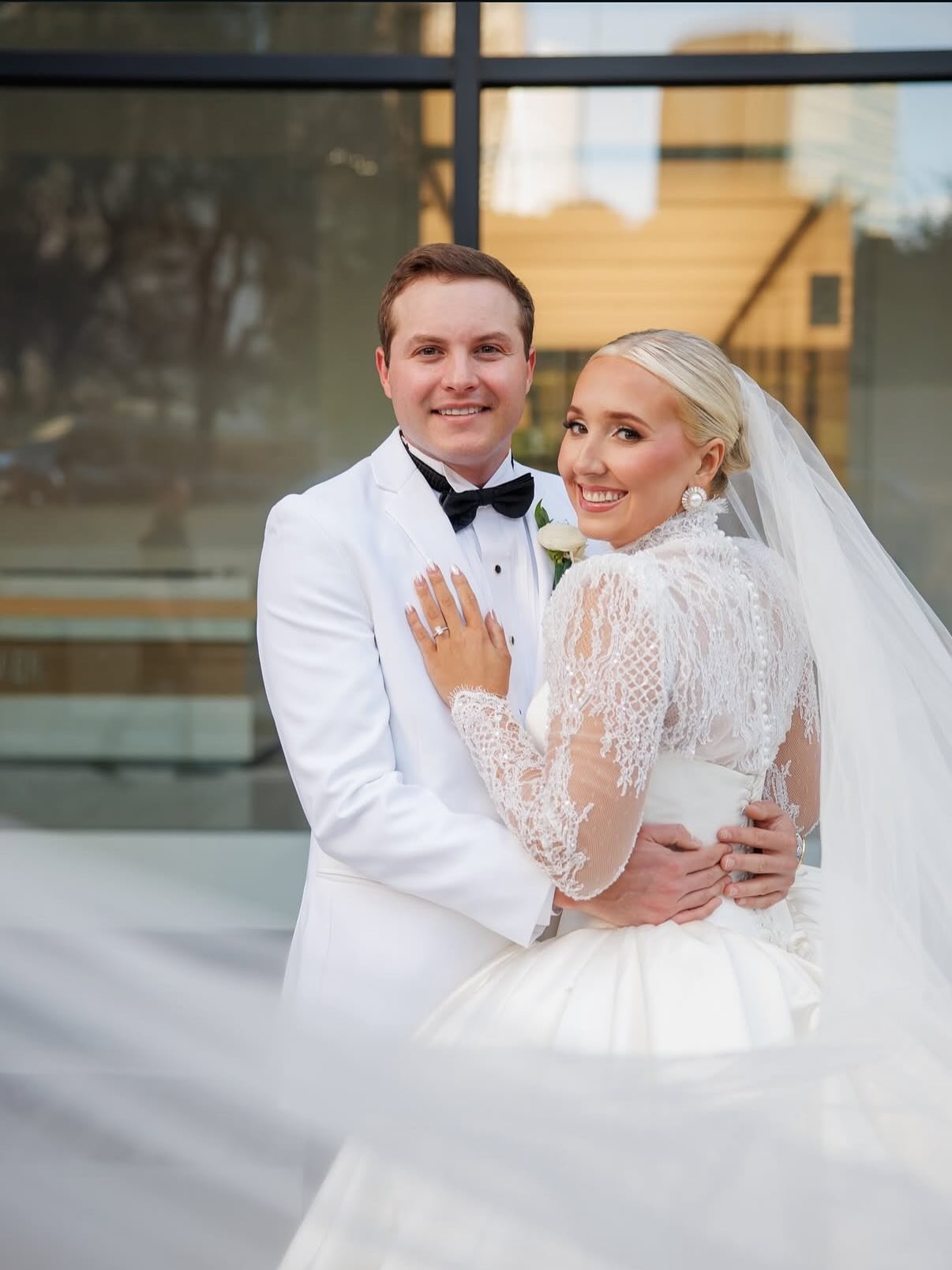 Callie in full bridal perfection 🤍 From the lace, to the veil, to the soft-sculpted glam &mdash; every detail was built for an iconic aisle moment.
If you&rsquo;re a 2026 bride looking for elevated, luxury glam&hellip; we&rsquo;re ready for you.

#D