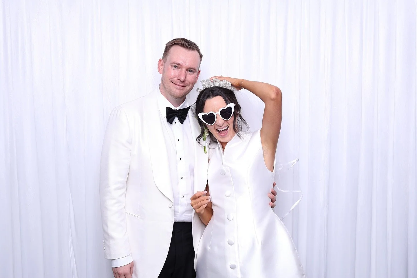 Quality moments from the fun corner of Emma and Mitch&rsquo;s fabulously chic wedding @thevinegrove.

Booking a Photo Booth for your wedding so your guests can remember the day as pure joy 🥹 

#photobooth #mudgeewedding #photoboothrental #mudgee #lu