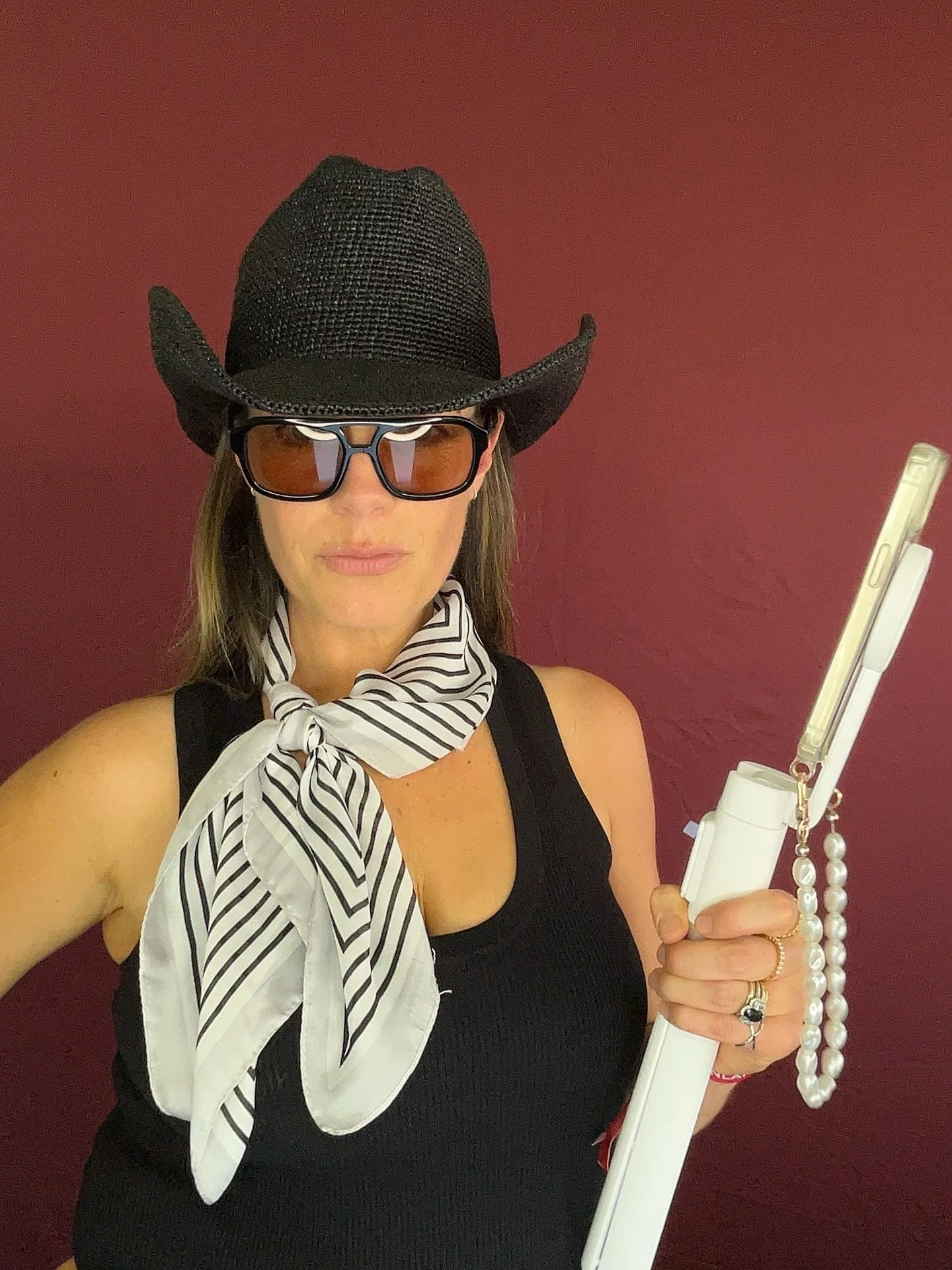 On the tools 🤳 

Party Booth photo and content creation mode. Suddenly I&rsquo;m wearing more than one hat these days&hellip; yeehaw 

#photobooth #mudgeeevents #dubboevents #workingmumlife