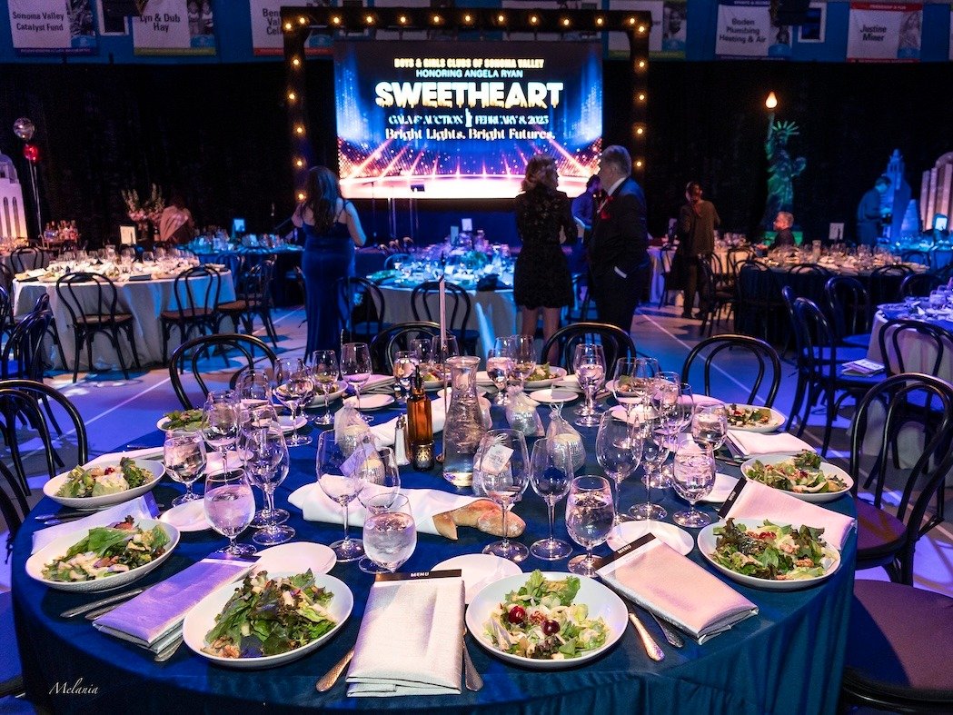 We're counting down the days to next month's Boy and Girls Clubs of Sonoma Valley Gala &amp; Auction! Until then, here's a throwback to @bgcsonoma 2025 Gala! 🗽

Photography: Melania Mahoney Photography
Rentals: @encoreeventsrentals
AV &amp; Lighting