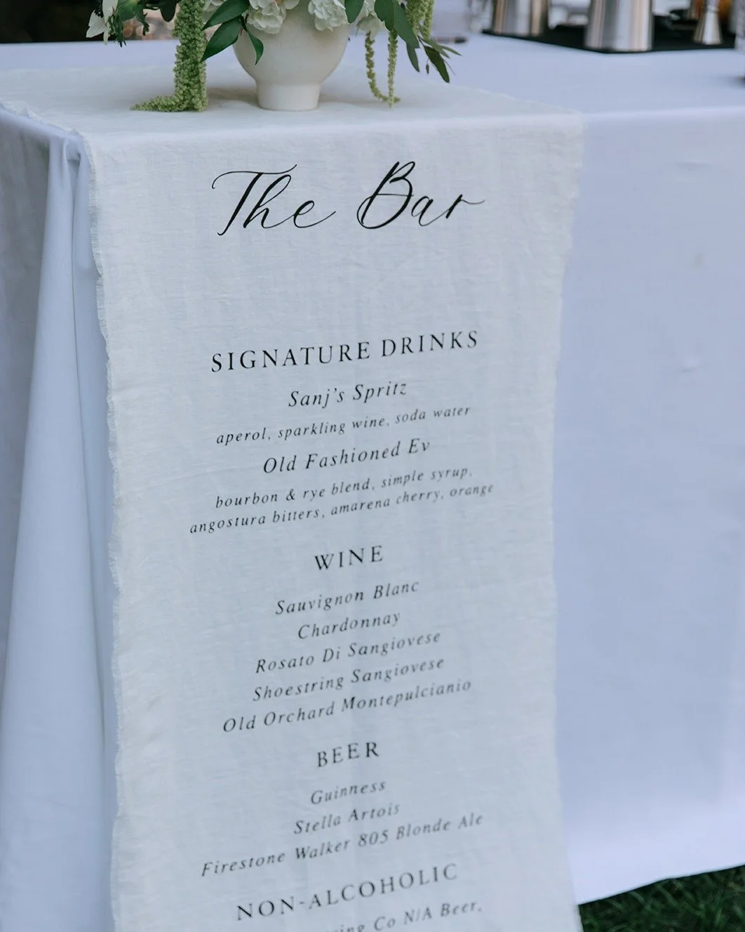 Full-service catering means we don&rsquo;t just handle your meal &mdash; we&rsquo;ve got your drinks covered too! 😉

Venue: @trentaduewineryweddings
Photography: @kmphoto.co
Planning: @alidiluvioevents
Florist: @vandafloraldesign
#catering #winecoun