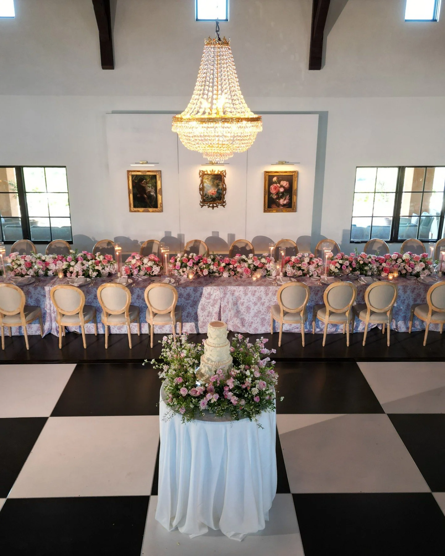 May there be Pink!💕
 
#pink #may #wedding #winecountry #winery 
Photographer: @paigevaughnphoto
Planner: @asavvyevent @asekimberly
Caterer: @parkavenuecatering
Cake: @flourandbloomcakes
Florist: @thewildfleur_co
Venue: @viansawinery 
Lighting: @twil