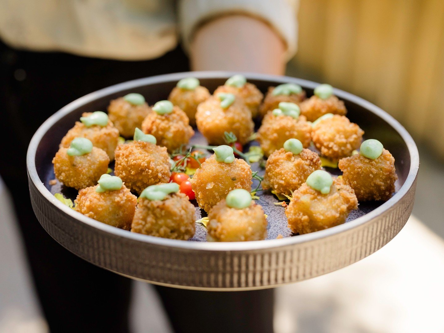 In our 'small bites' era ☺️🍴 Which are you picking?

🥔 Potato Croquette with Green Goddess whip
🥩 Bourbon Glazed Beef Meatballs
🍅 Grilled Peach-Tomato Bruschetta 

Venue @rusfarmweddings
Photography @kristencampbellphoto
Planner @donnaddayevents
