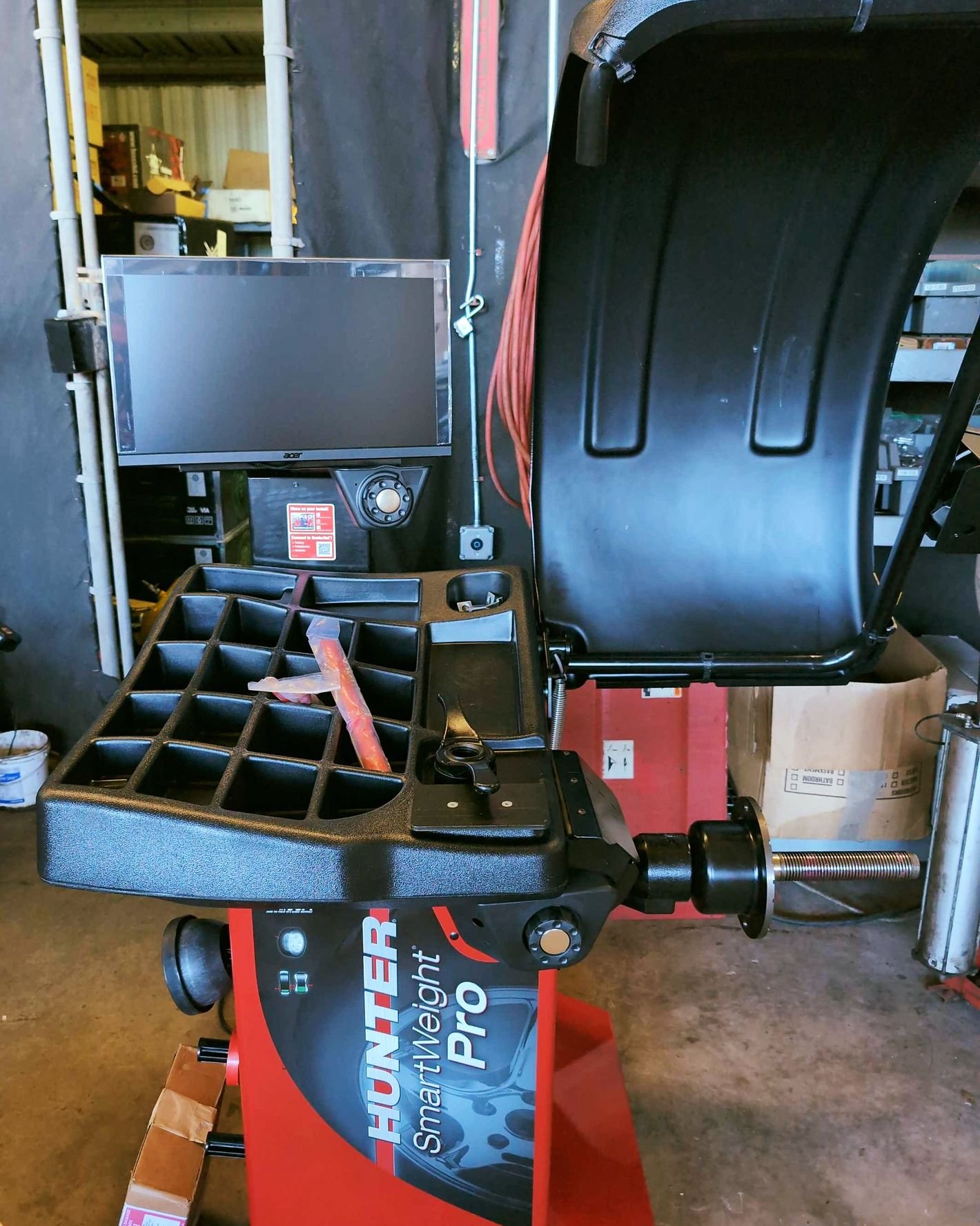 New SmartWeight Pro Balancer for the DJ Motorsports crew 🤙🔥

#hunterengineering #wechoosehunter #wheelbalancerhawaii #hawaiiautoshop #oahuautoshops #oahuautorepair #oahutirerepair #heavydutytruck