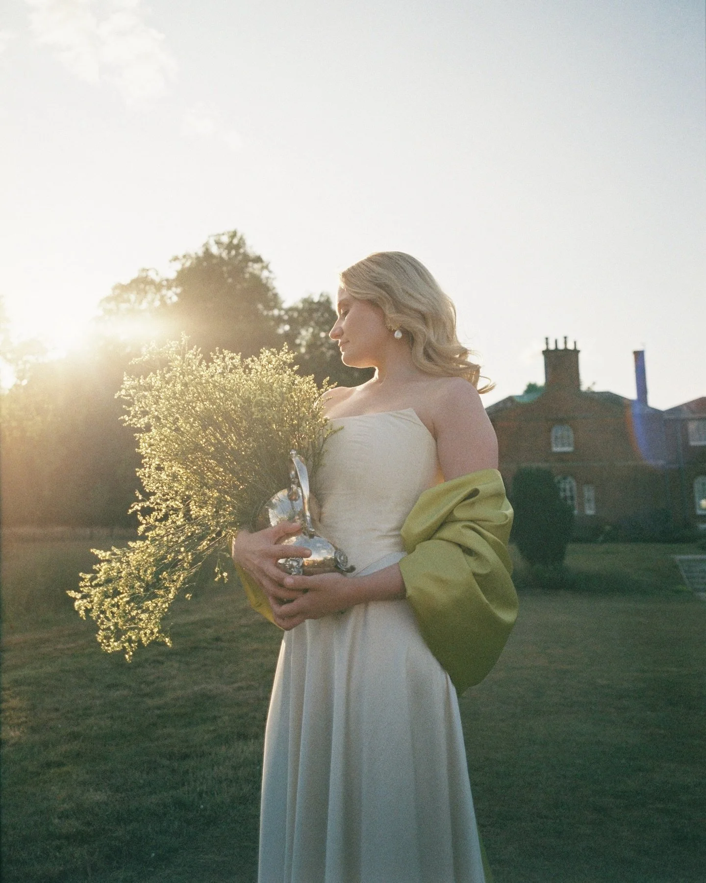 there&rsquo;s something so timeless about a portrait that captures stillness &mdash; a moment of pure presence. 

for the brides + grooms who want an editorial moment, it doesn&rsquo;t need to mean stiff or overly posed: it can be soft, quiet, playfu