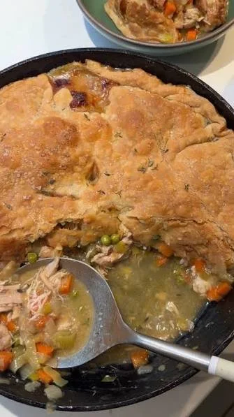 Chicken and Vegetable Pot Pie Skillet