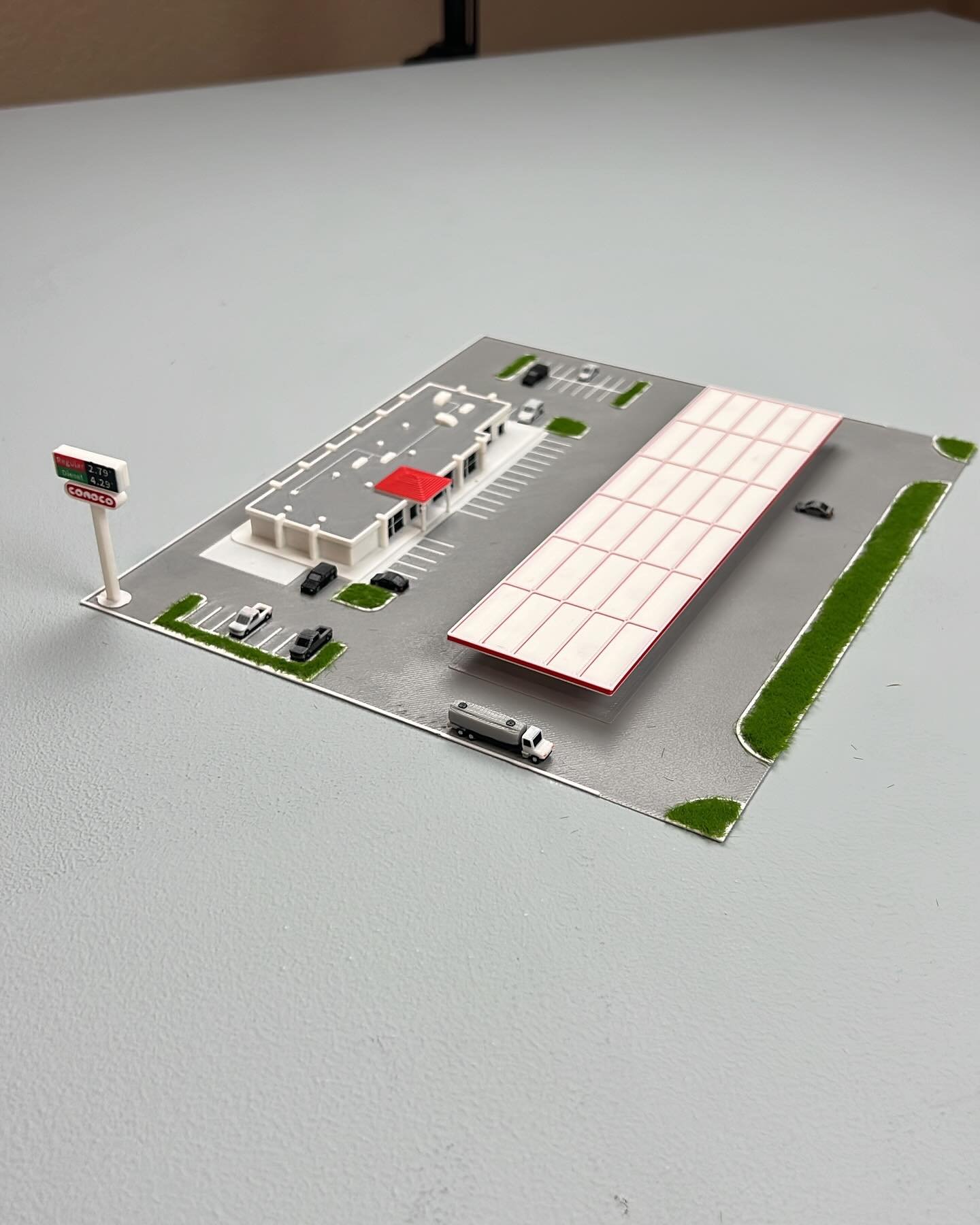 Introducing our brand new 1:400 scale model Gas station add-on for your model airport! In addition to that, we have made a completely new format for our future model displays! For more info about that, visit my account for new posts. Also, shoutout t