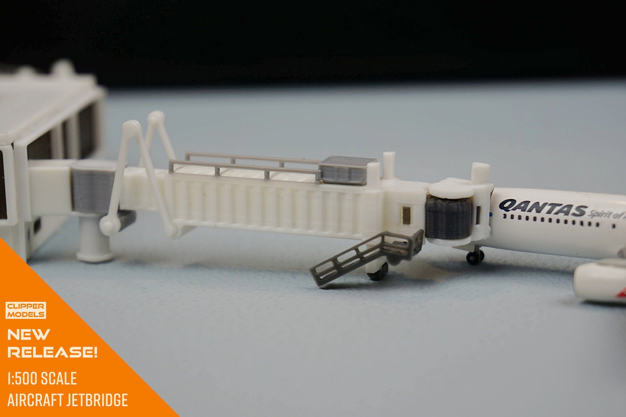 Clipper Models 1:500 Jetbridge – Small scale, big detail.
Introducing our very first 1:500 scale product! Designed for serious collectors and builders, this 1:500 jetbridge features functioning elements with precision parts smaller than a too