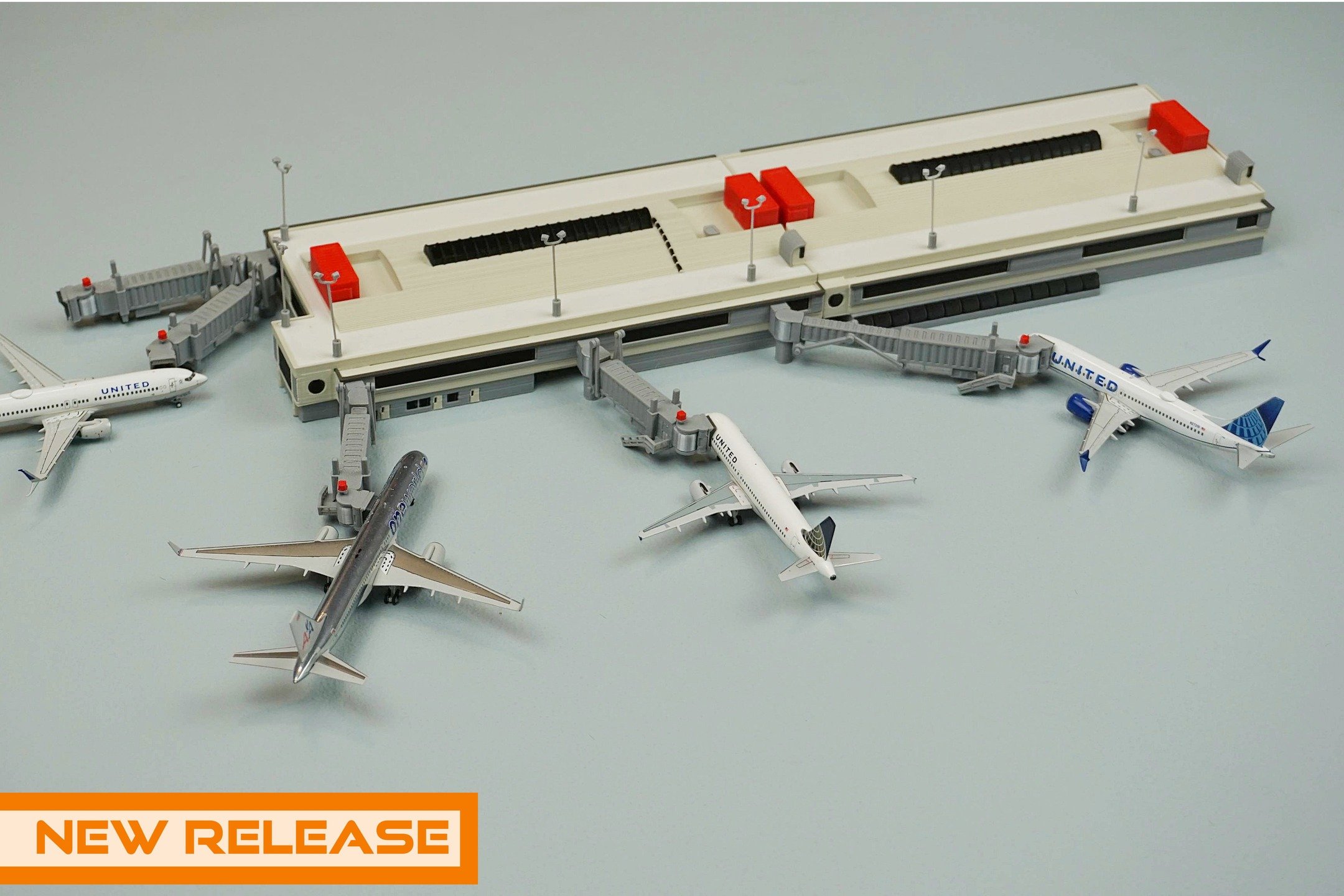 Check out our new 1:400 scale replica of Pittsburgh International Airport’s (KPIT) Concourse C! It is a small but detailed section, designed for @uscactus_1400
Pick one up for yourself at clippermodels.com
Stay tuned, more exciting releases a