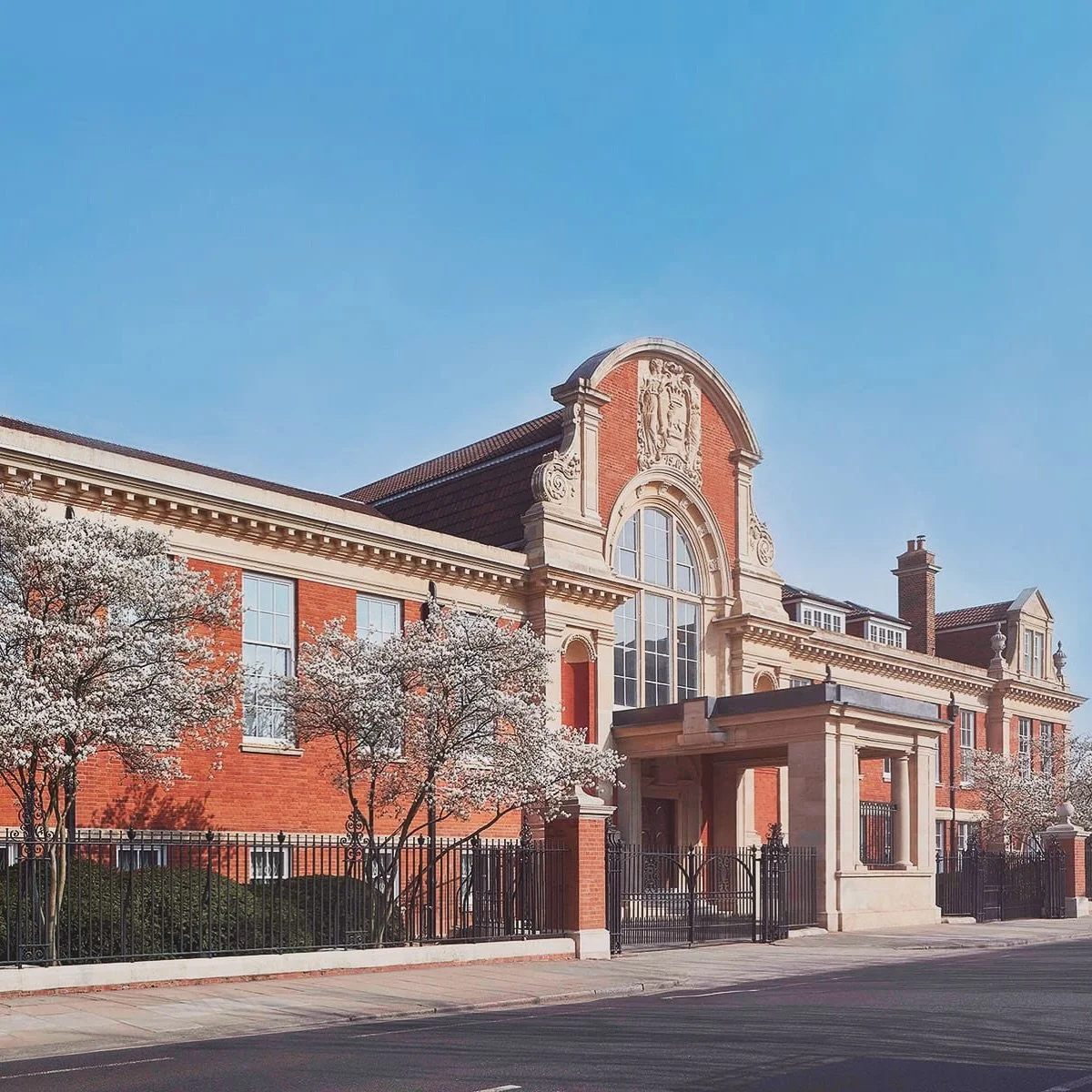 We recently partnered with leading events company Bellowby Hutcher for a private event at the stunning @_ladbrokehall.

Want to keep your event truly private? Get in touch and let us provide our Hush Pouches for your guests.