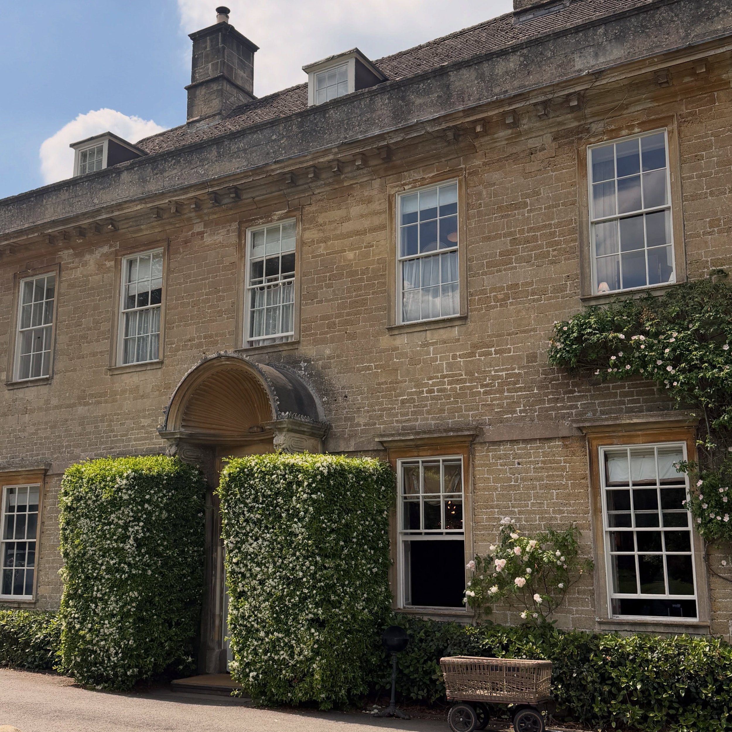 💍 Wedding at Babington House 💍 

When we were asked to provide our Hush Pouches for a beautiful wedding at Babington House, there was only one answer&hellip; absolutely ✨

We spent the morning exploring the stunning grounds, soaking up the atmosphe