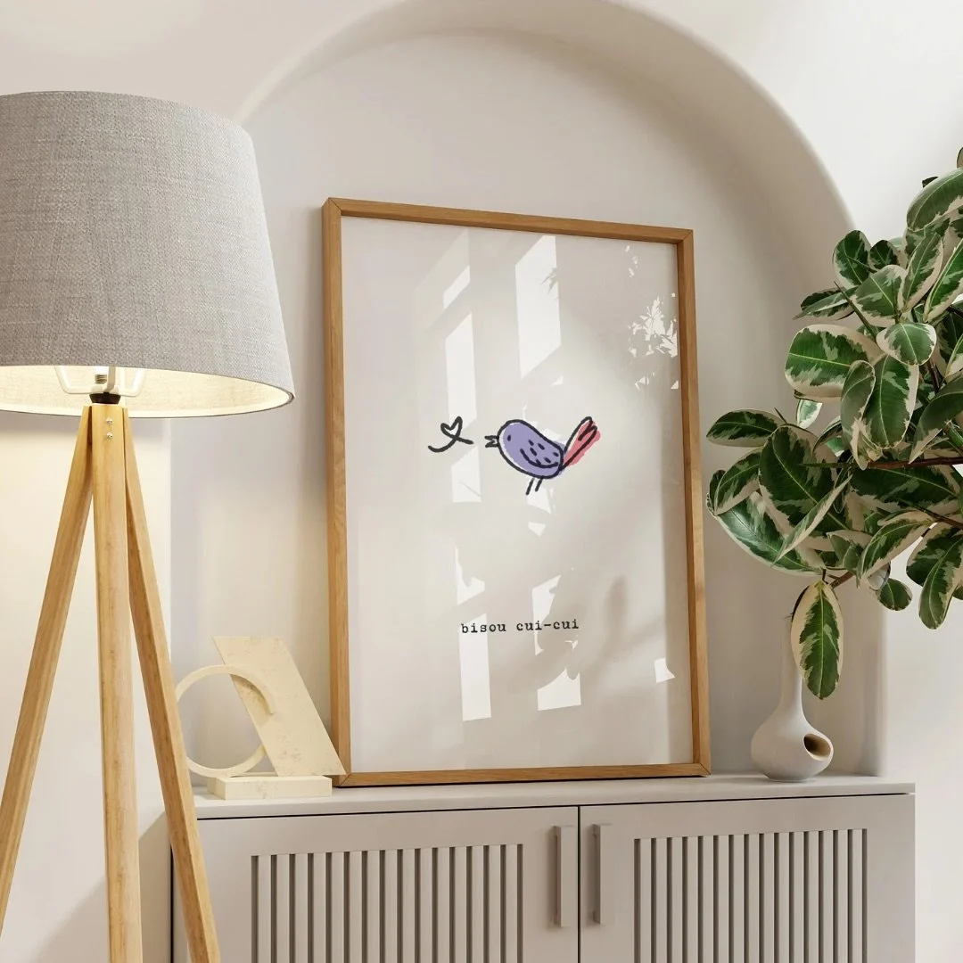 Se sentir bien chez soi, &ccedil;a ne tient qu&rsquo;&agrave; quelques d&eacute;tails, qui font toute la diff&eacute;rence ☁️ Les couleurs que l&rsquo;on aime, des objets qui ont une histoire, quelques cadres, des images ou des messages qui nous font
