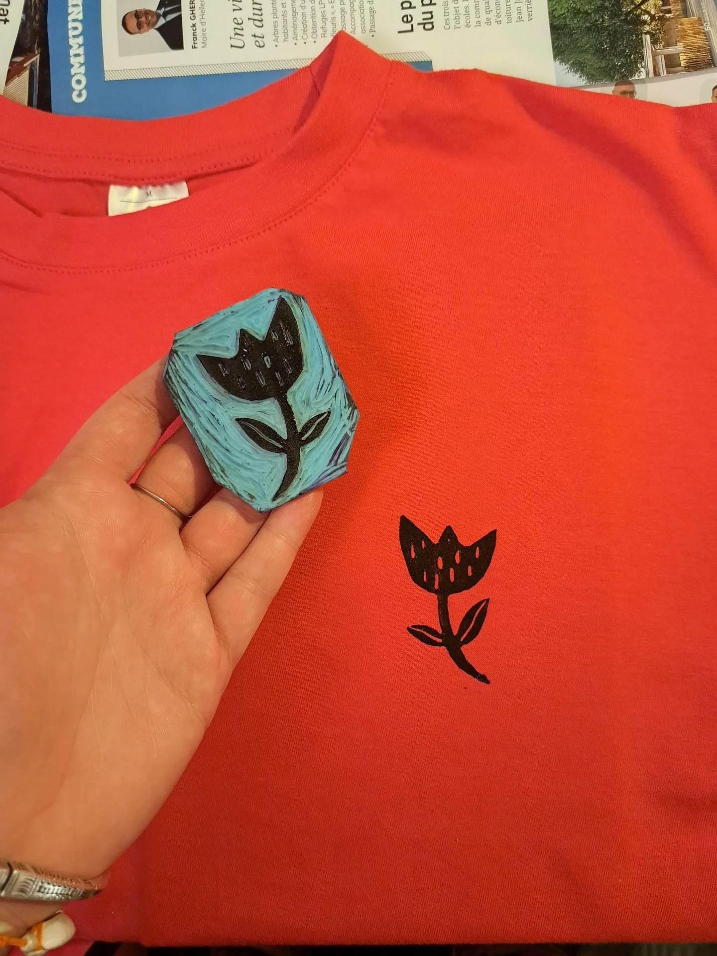 * Concours * Une tulipe sur le c&oelig;ur, une fritoche vitamin&eacute;e ou un oiseau bavard ? Ces cr&eacute;ations, je les ai dessin&eacute;es/imprim&eacute;es avec amour et elles sont &agrave; gagner, le concours est sur mon profil ! Tu as jusqu&rs