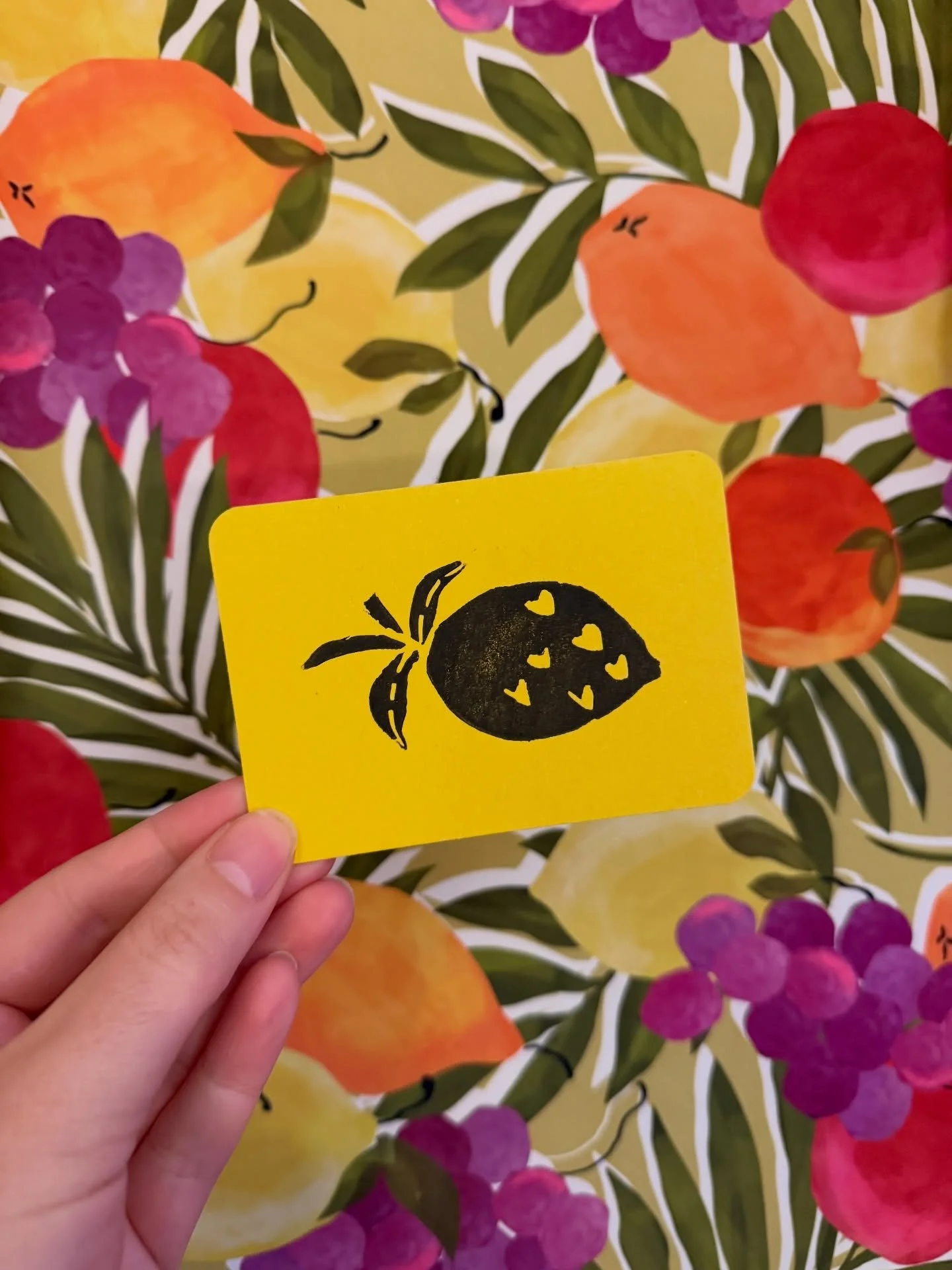 Un atelier de linogravure, ce n&rsquo;est pas un &laquo;&nbsp;bon moment&nbsp;&raquo;&hellip;
C&rsquo;est bien plus !!

C&rsquo;est une exp&eacute;rience, un moment convivial, une pause pour ralentir, et exprimer votre potentiel. On se laisse porter 