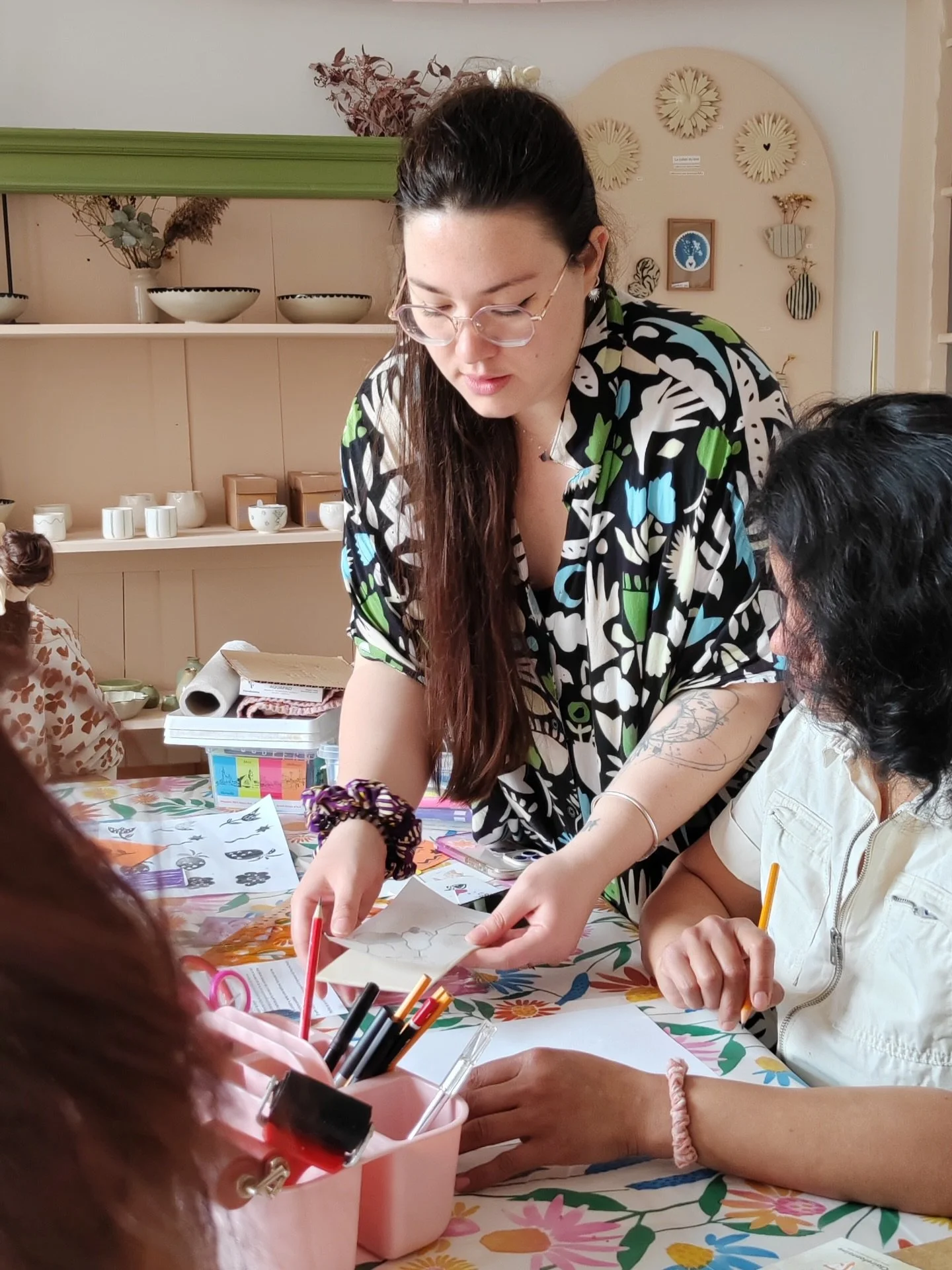 Here comes the girl in Colors 🌈💫💜 je me suis dit que c&rsquo;&eacute;tait l&rsquo;occasion de me pr&eacute;senter &agrave; nouveau, pour les nouveaux/nouvelles venu&bull;es, bienvenue sur mon compte et sur la petite plan&egrave;te color&eacute;e U