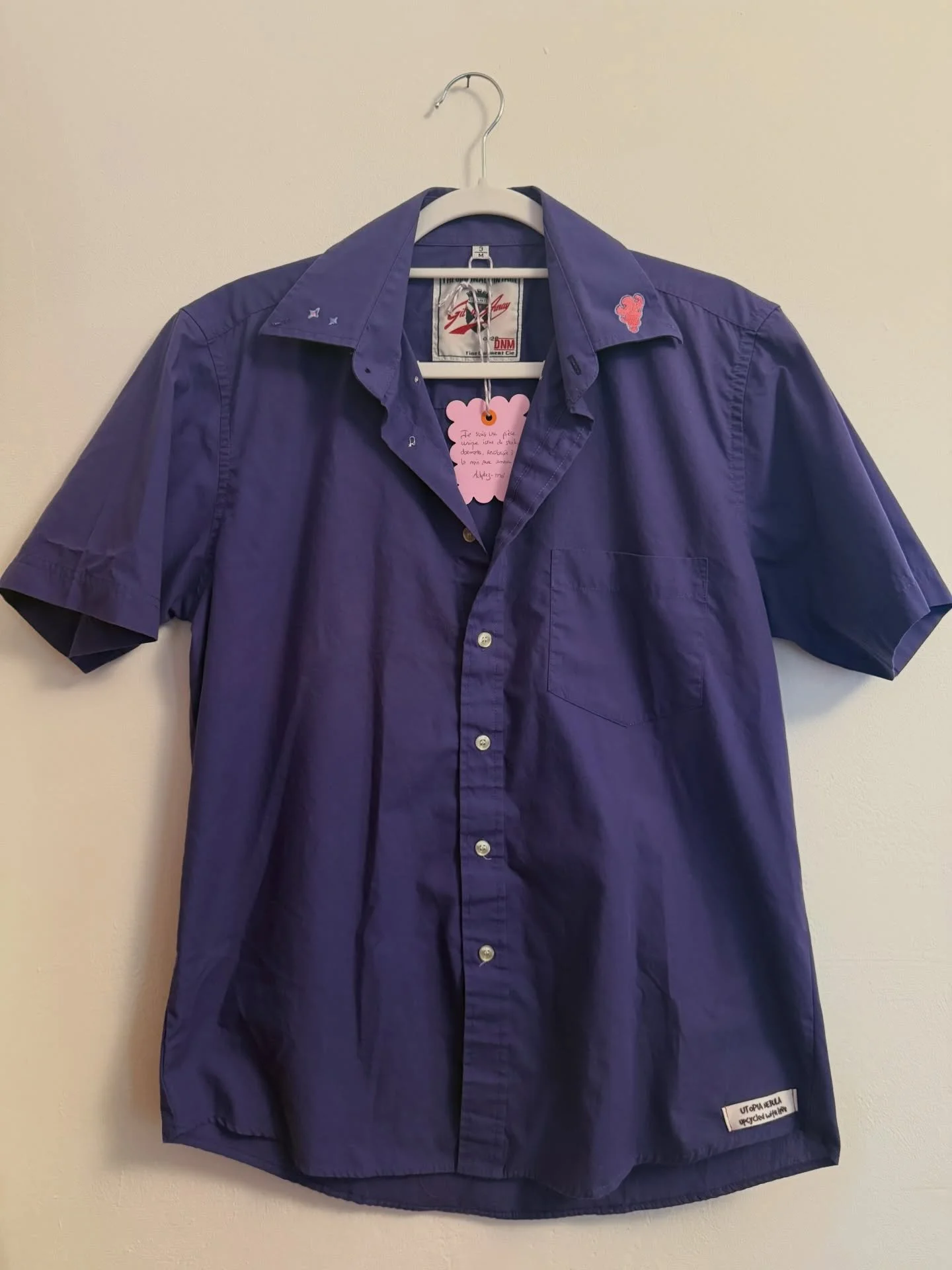 Adopt&eacute;&eacute;&eacute;&eacute;e 💫💜 avec ses d&eacute;tails brod&eacute;s, cette chemise unique a trouv&eacute; une nouvelle maison, suite &agrave; son exposition au @13h59_shop 🫶

Merci pour l&rsquo;adoption, vous serez styl&eacute;&bull;e 