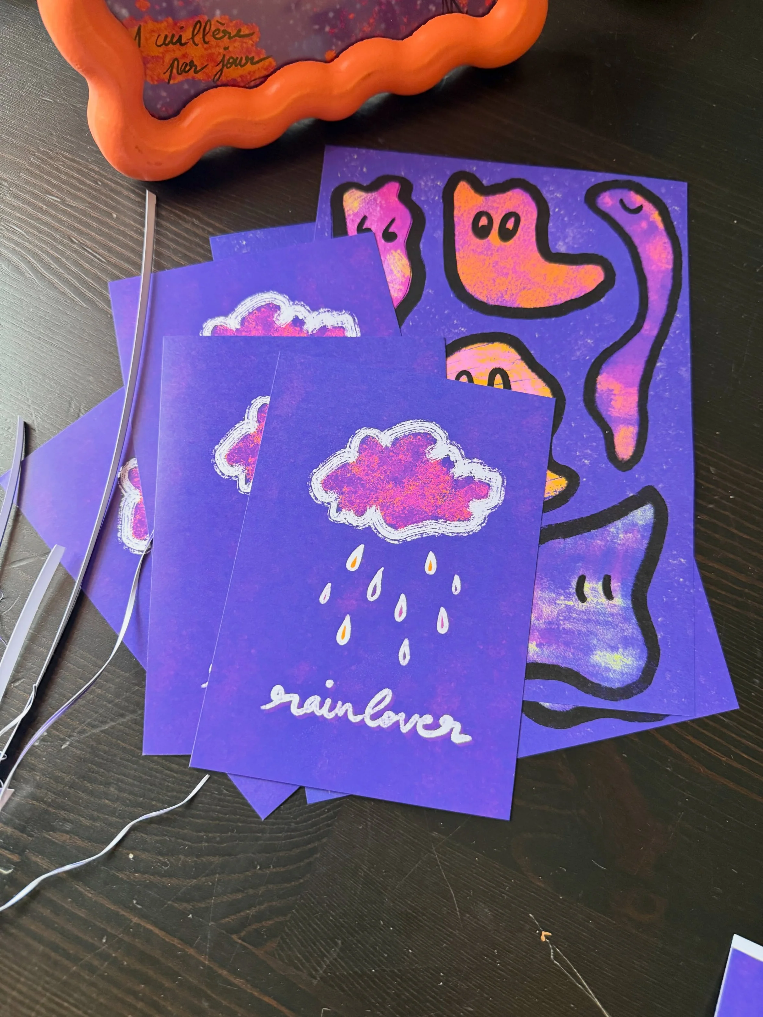🌈☁️🖼️💫🆕💜

Si c&rsquo;est trop t&ocirc;t pour les autumn vibes je reviens dans quelques jours hein 👀🙈

Le p&rsquo;tit duo de la braderie (Moules Frites sisiii) et cette ribambelles de cartes color&eacute;es vous attendent au 13h59 shop, et une 
