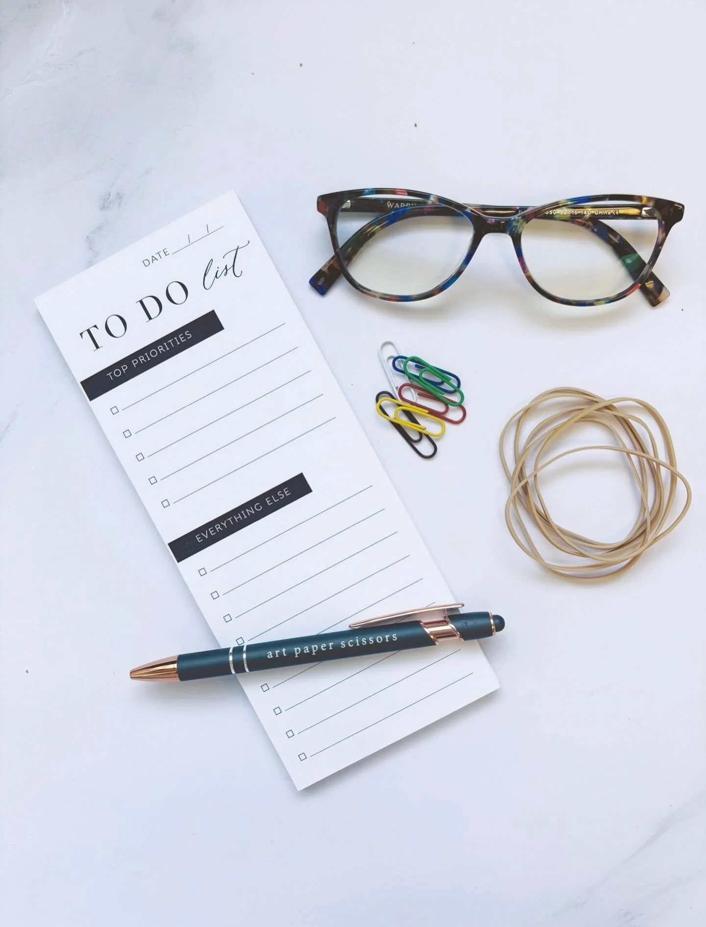 A little list goes a long way&hellip;📝
Because checking off Top Priorities just feels better when it looks this good. 
Shop our minimalist daily planner notepad- designed to keep your desk pretty and productive. Available now in our Etsy shop- APSwe